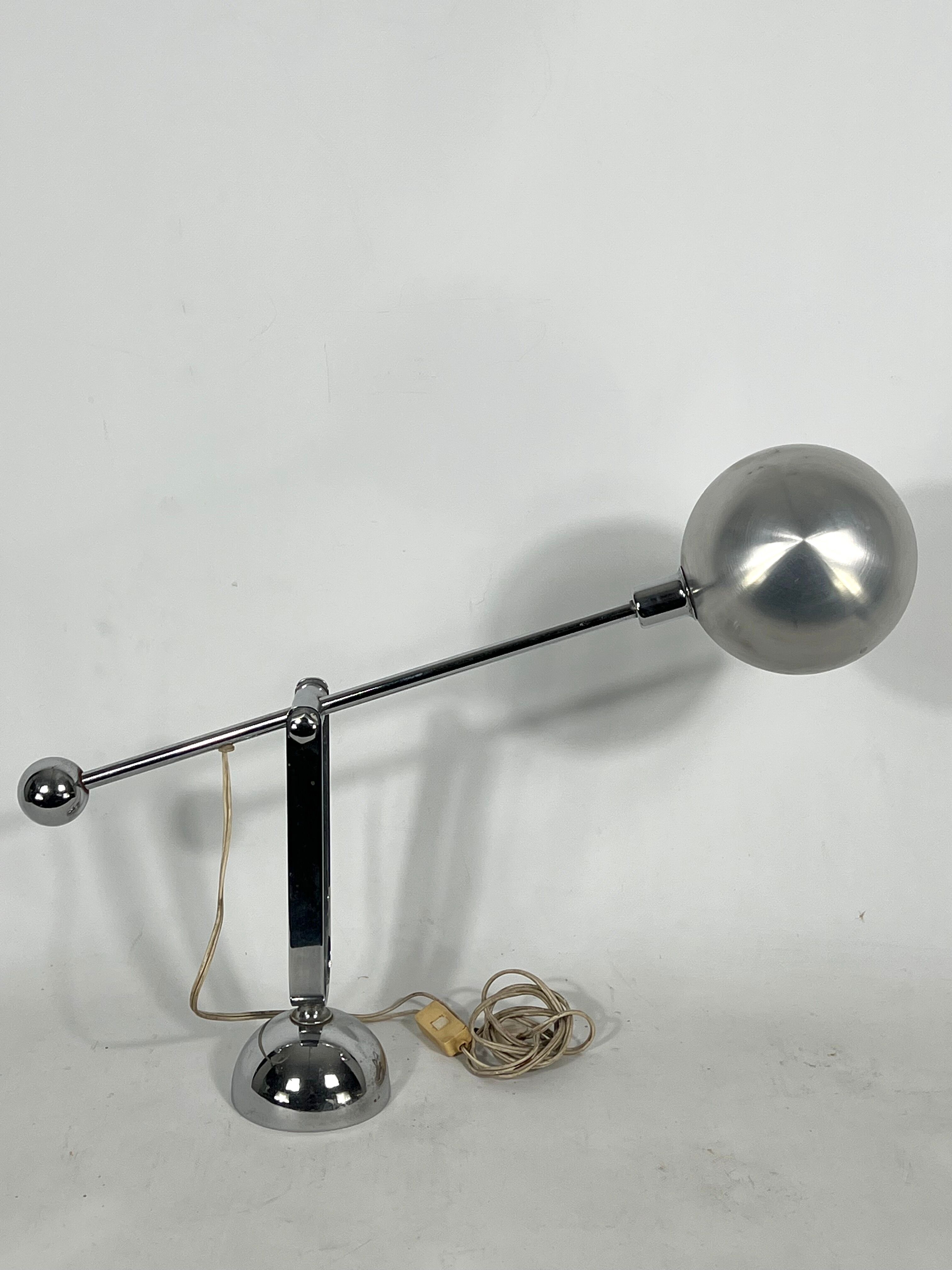 Mid-century Modern Italian chrome counterweight table lamp from 70s