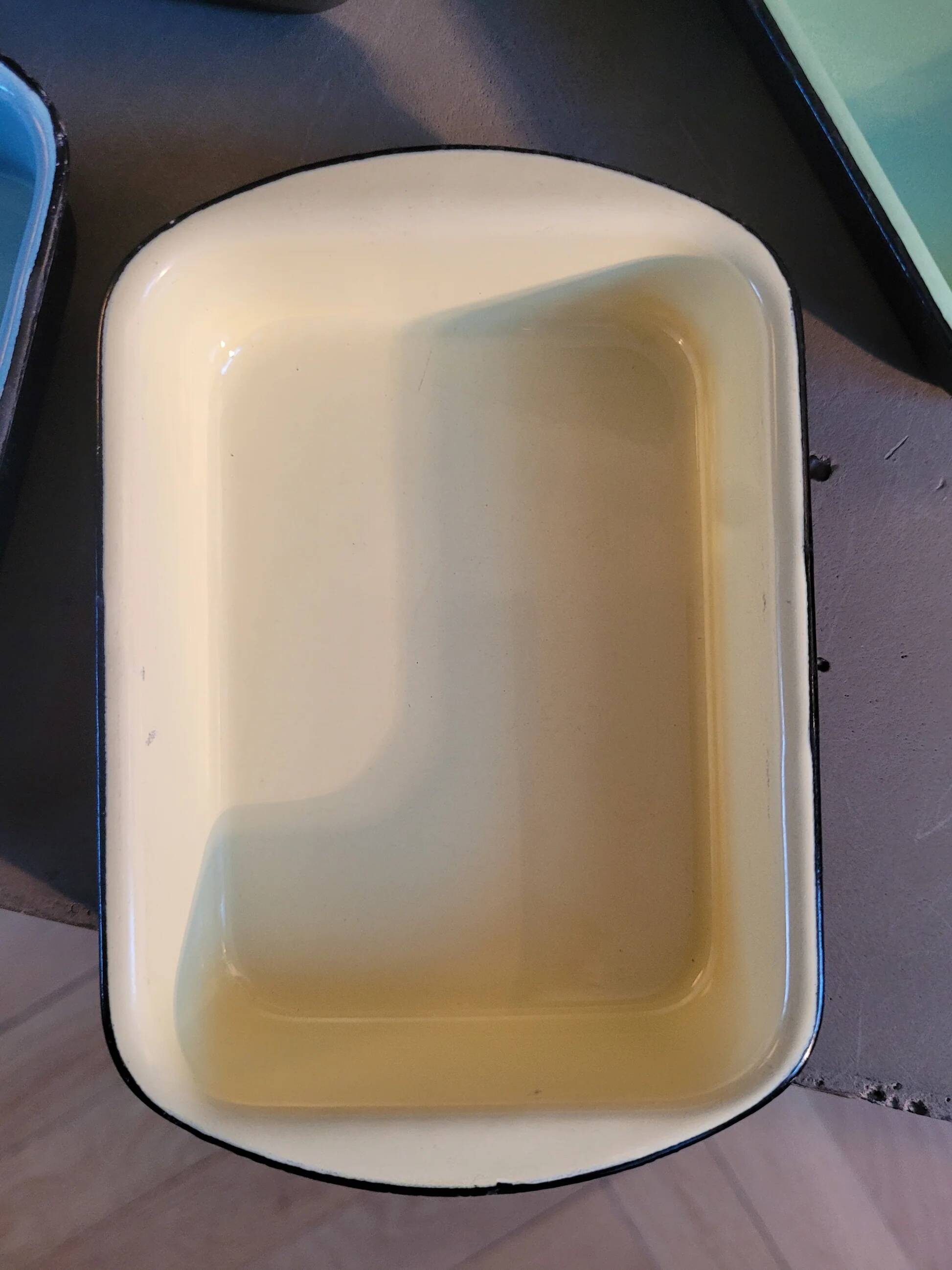 Lot de 4 raviers / plats en fonte émaillée