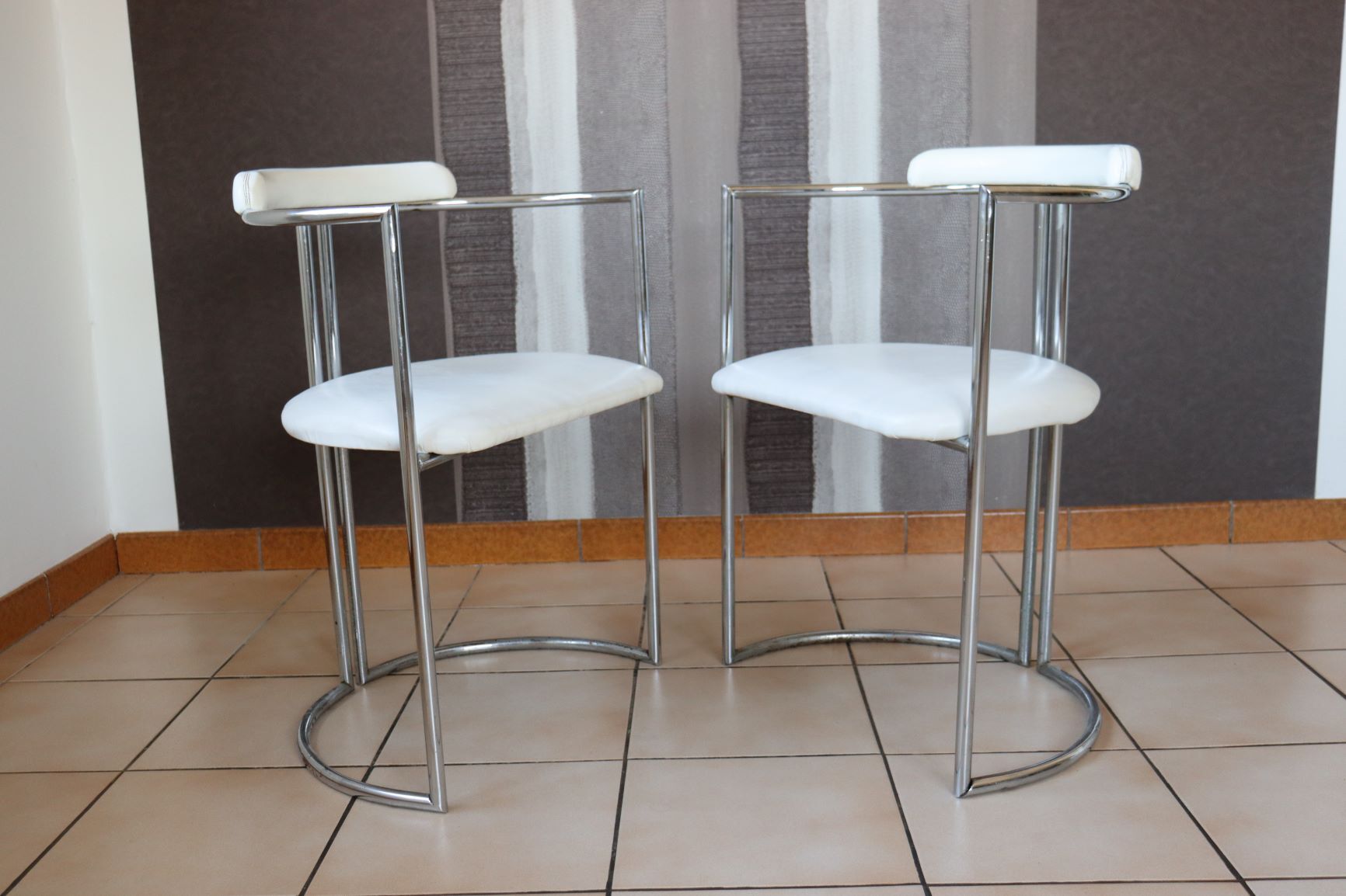 Pair of white chairs design