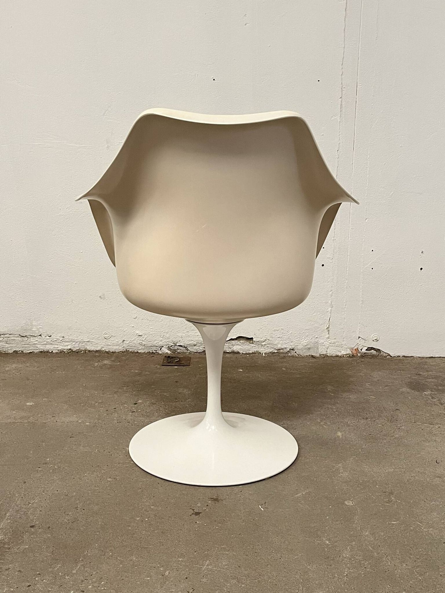 4 Tulip chairs by Eero Saarinen for Knoll