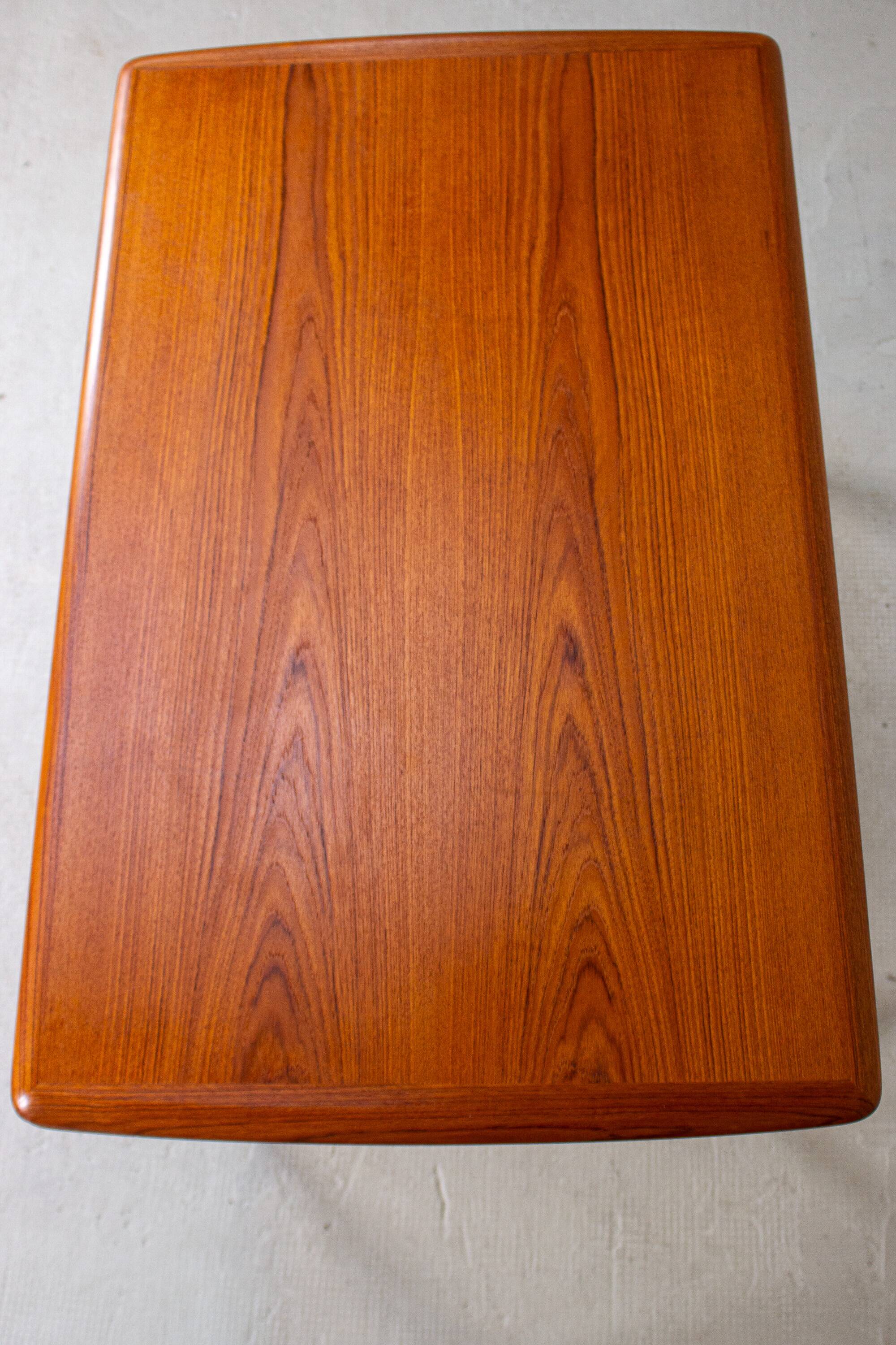Dining table Svend Aaage Madsen in vintage teak, mid-century Danish from the 1960s.