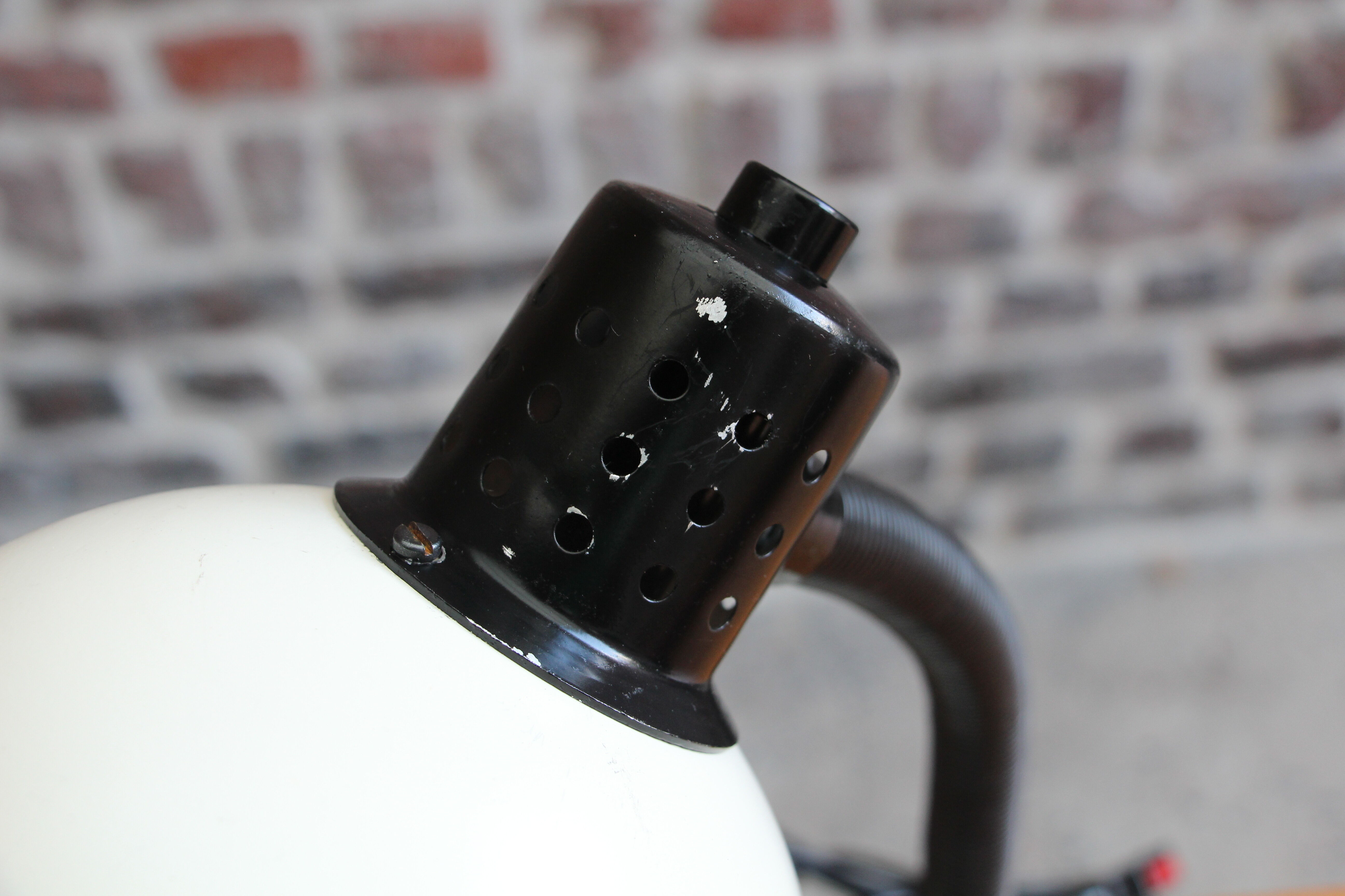 80's white aluminum desk lamp