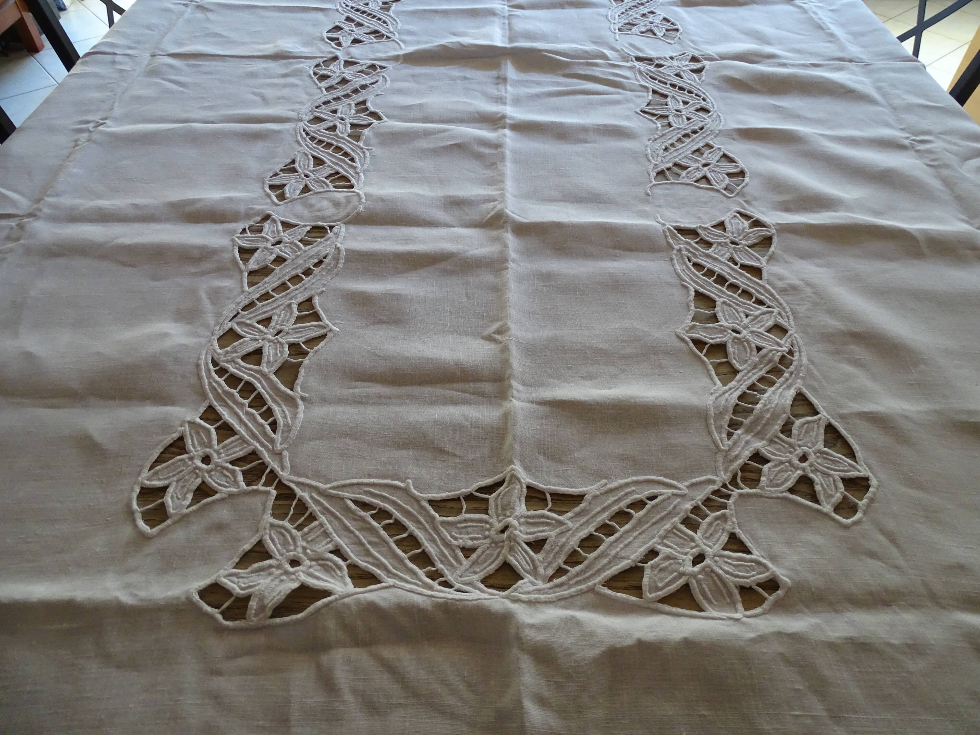 Openwork tablecloth 260 x 155 embroidery flowers old