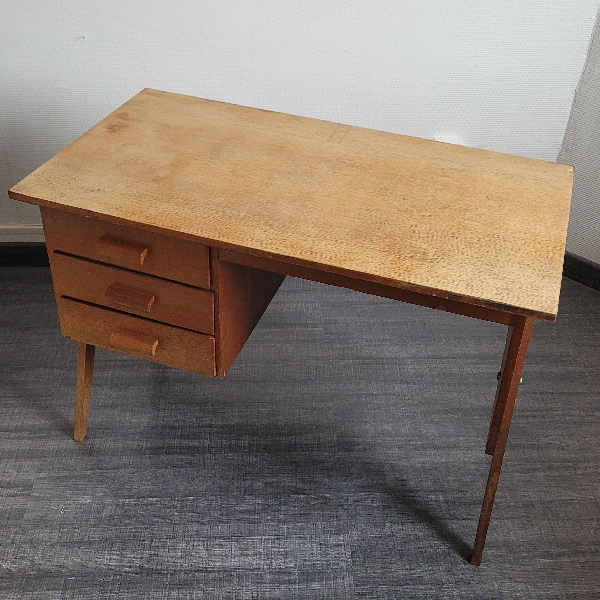 Scandinavian office 50s/60 feet compass