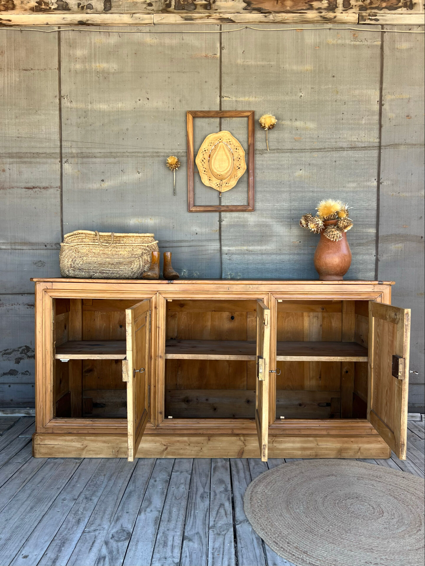 Three-door buffet