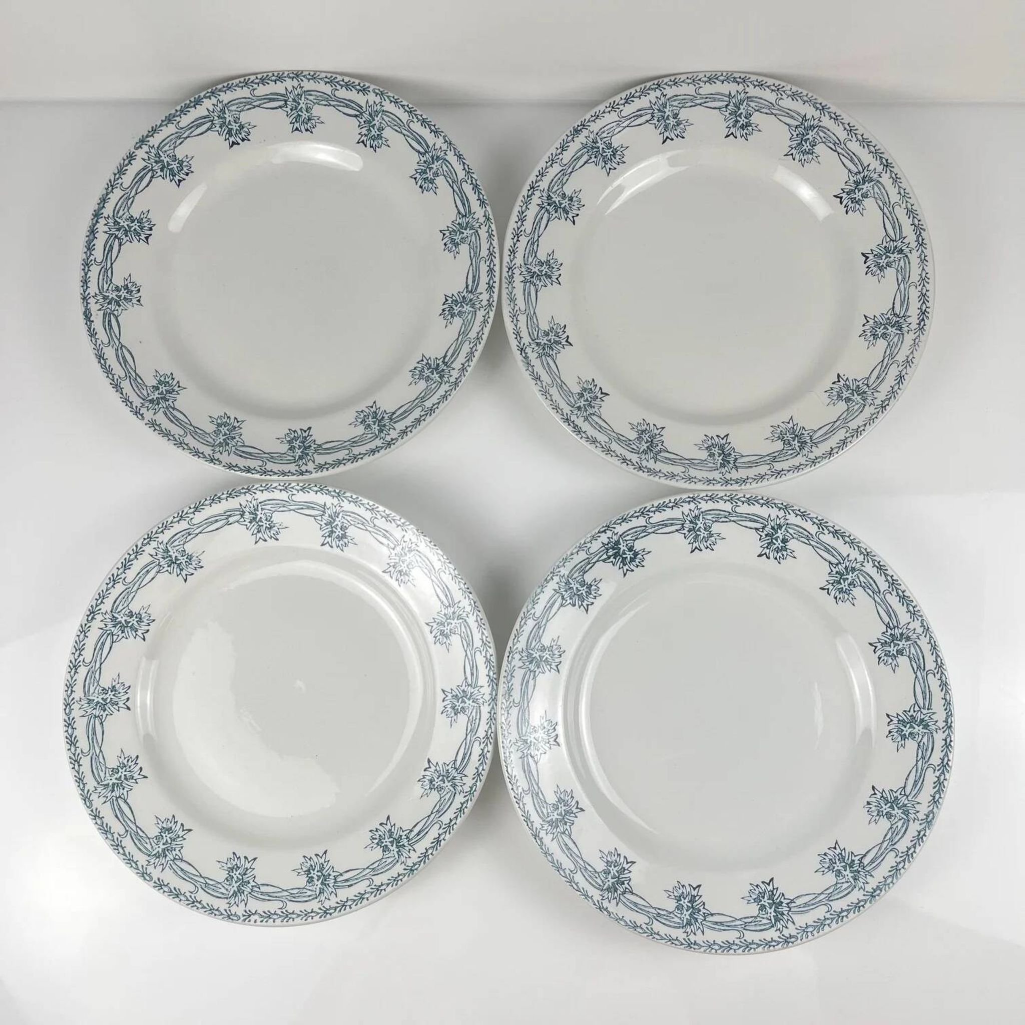 Set de 4 assiettes plates St Amand, vers 1930