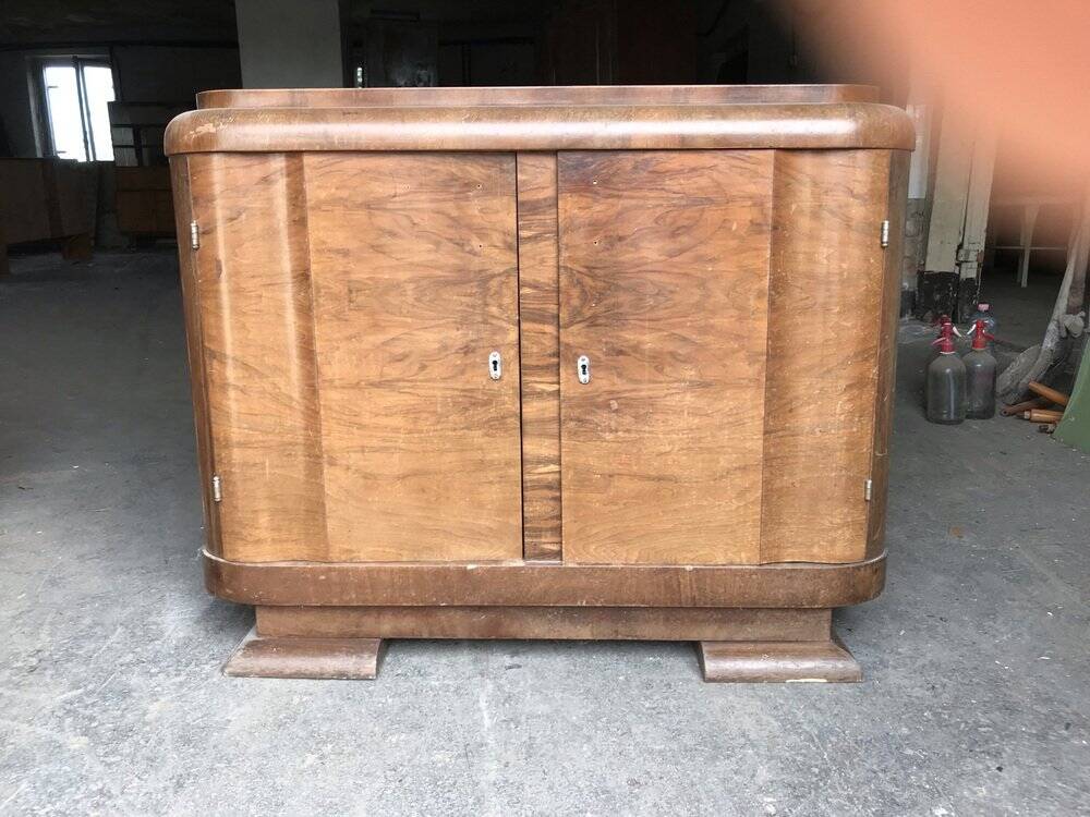 Hungarian Art Deco commode in brown wood with symmetrical veneer, 1940s.