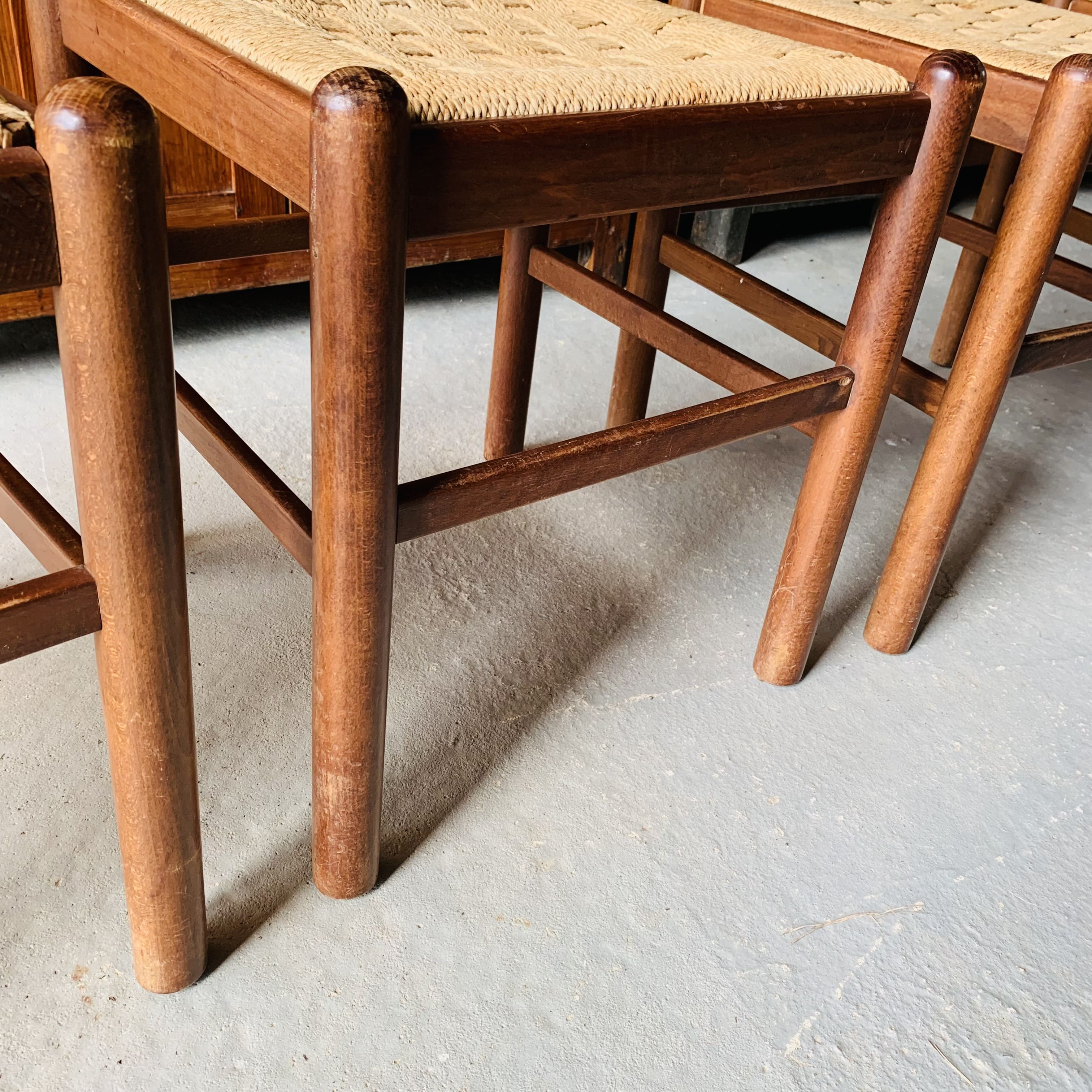 5 chairs made of wood and rope