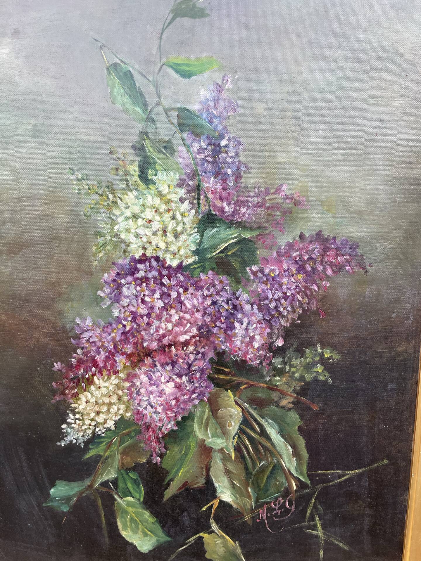 Exceptionally well-painted tableau of a bouquet of glycy.