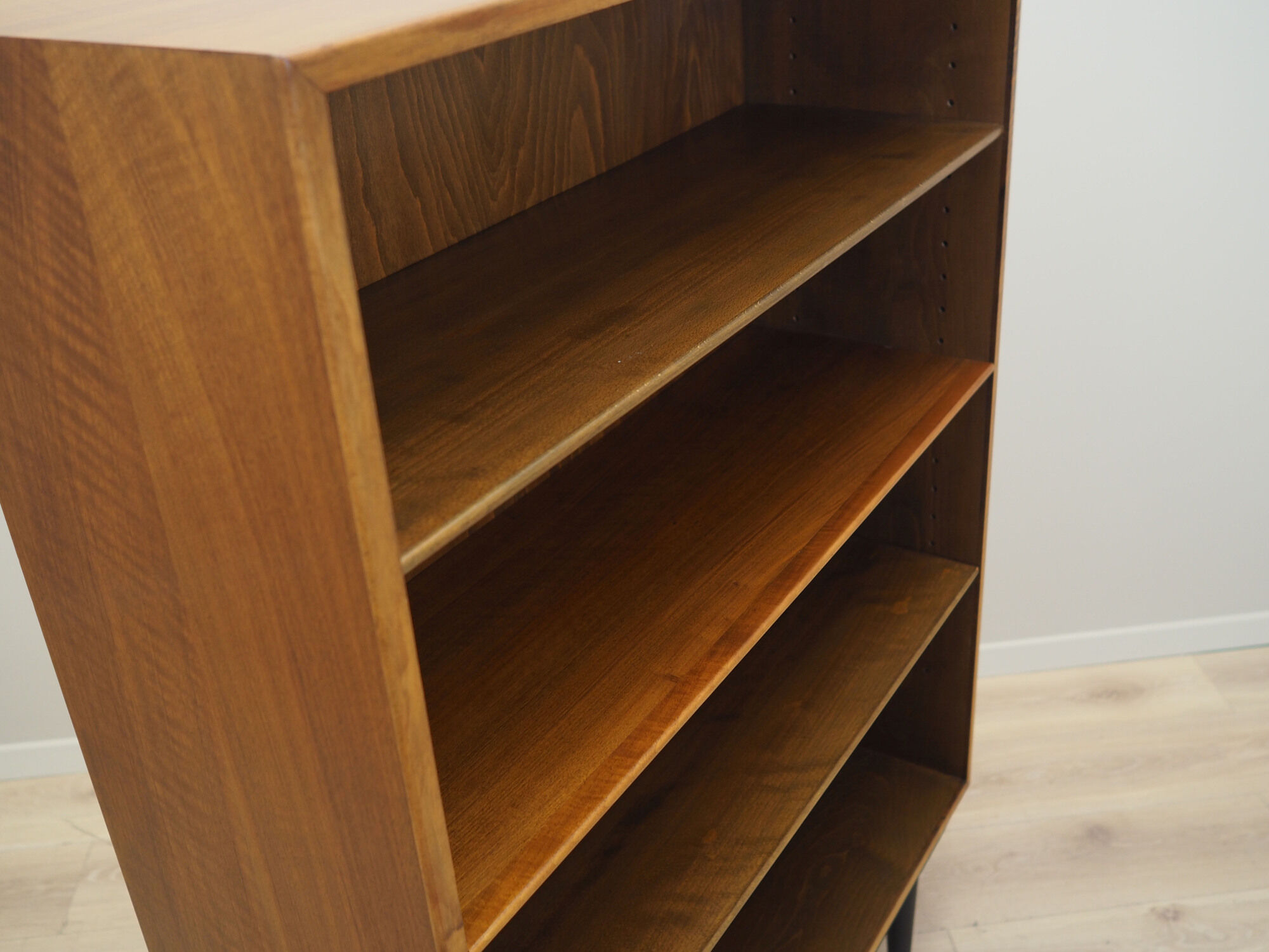 Walnut bookcase, Danish design, 1960s, designer: Børge Mogensen