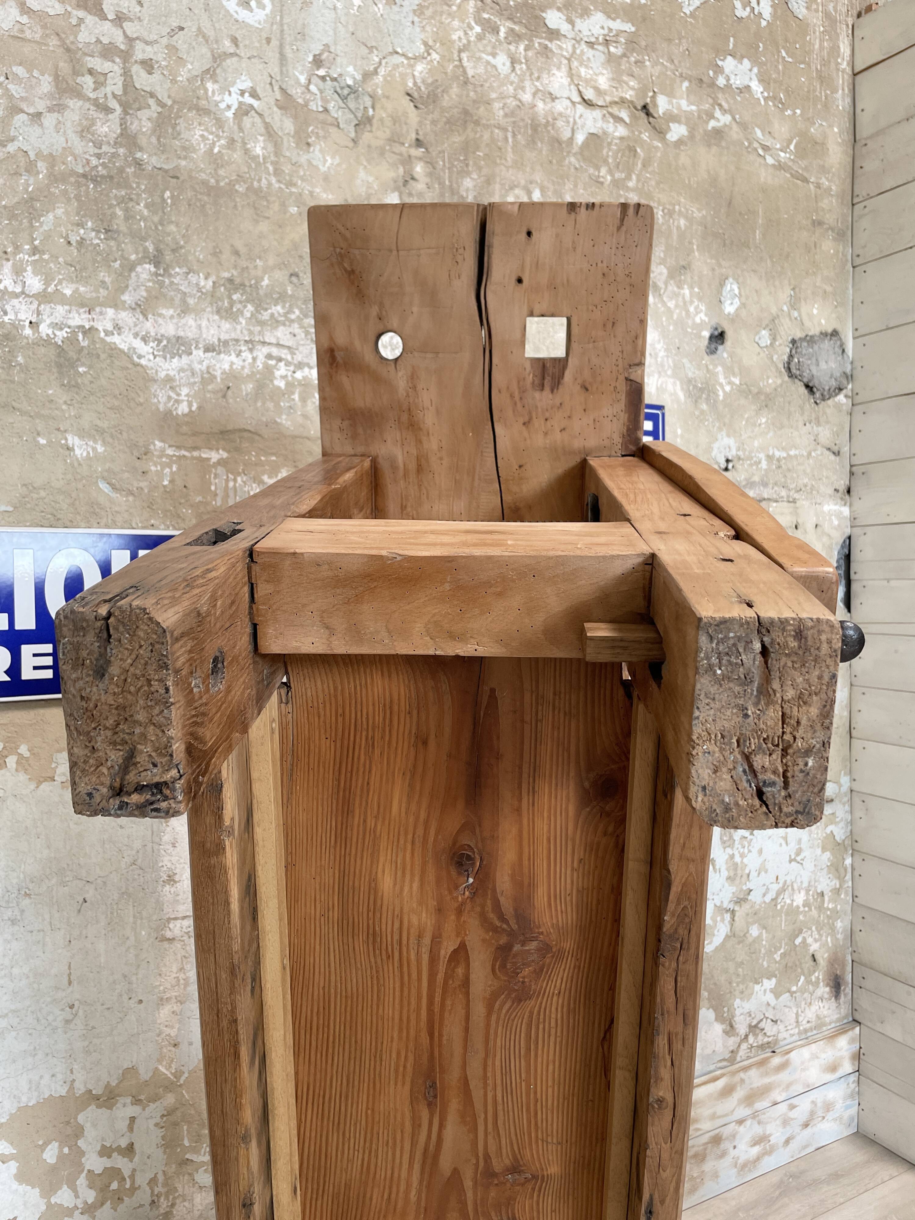 Solid wood carpenter's workbench
