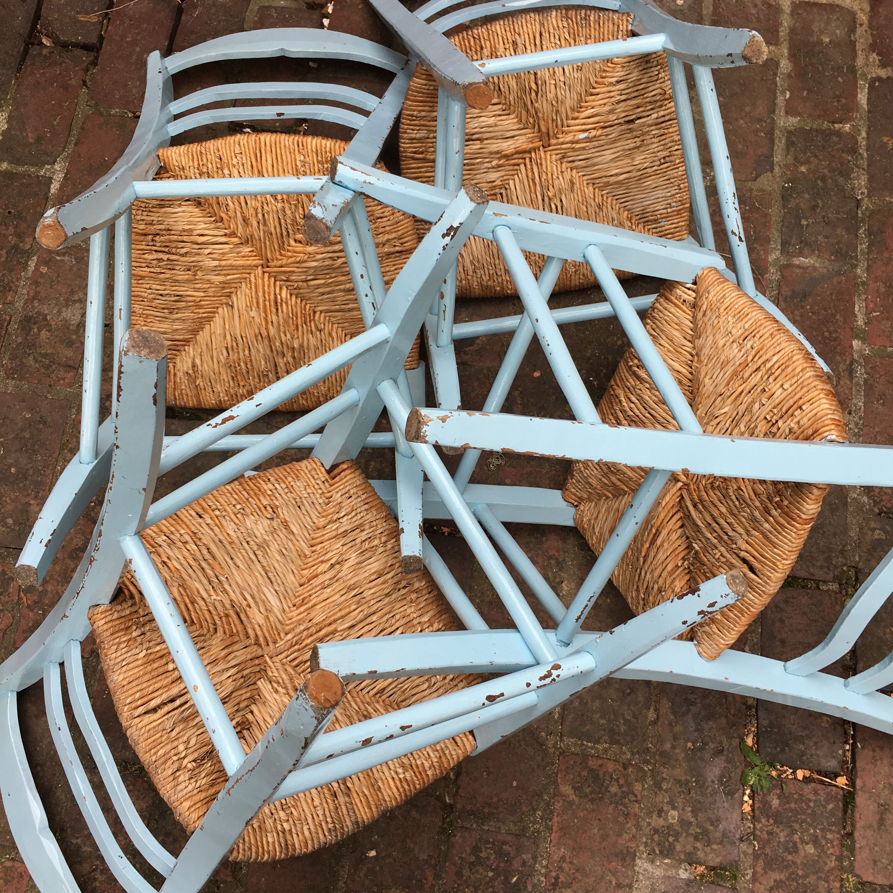 Set of 4 wooden chairs