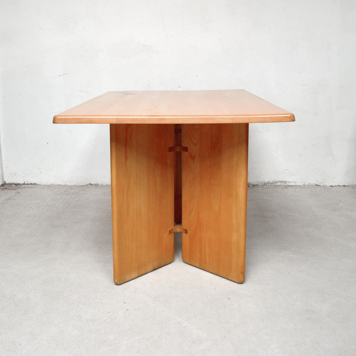 Table 6 people in solid beech, 1980