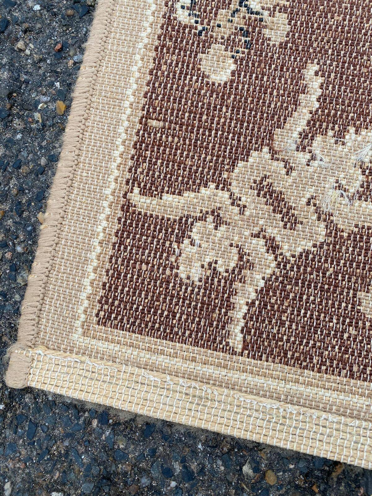 Persian rug in beige wool with woven flowers 290x190cm