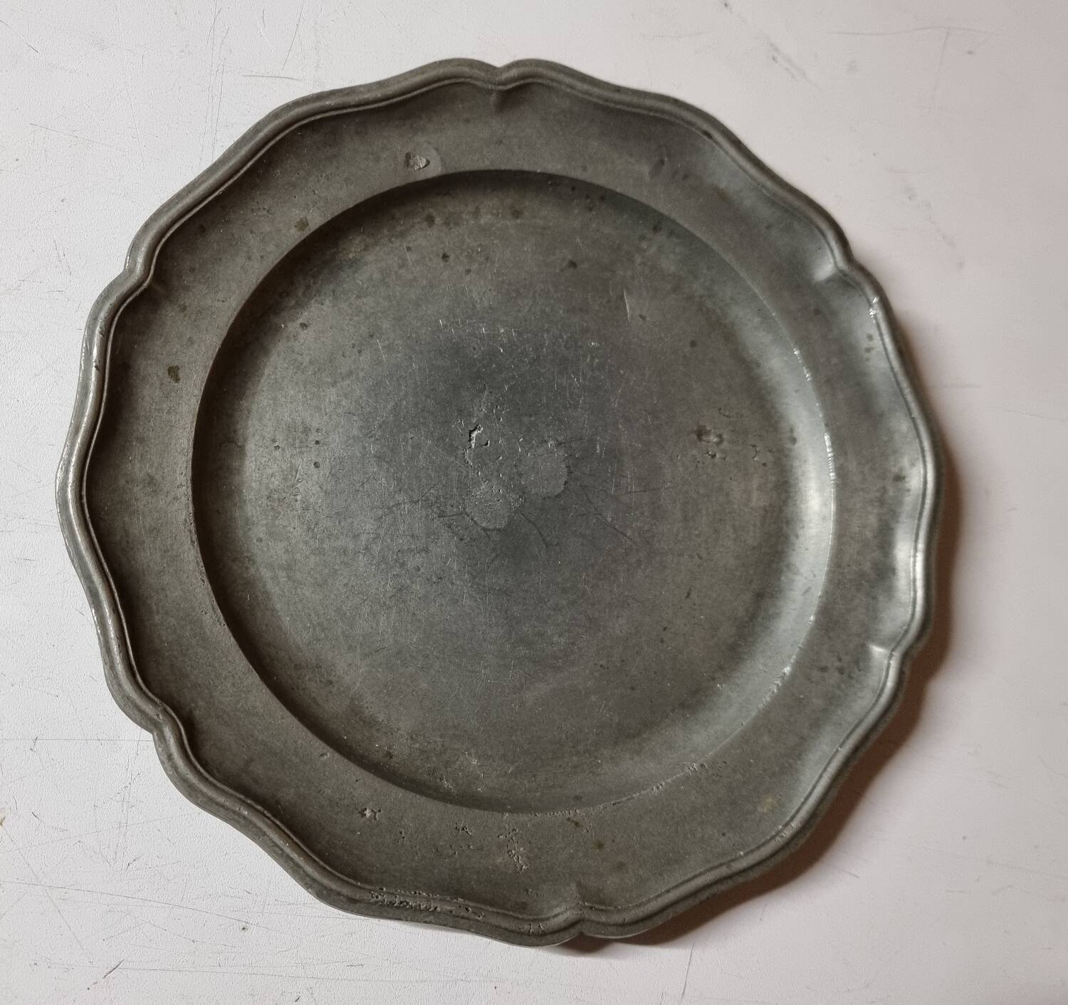 assiette ancienne décorative étain poinçon G
