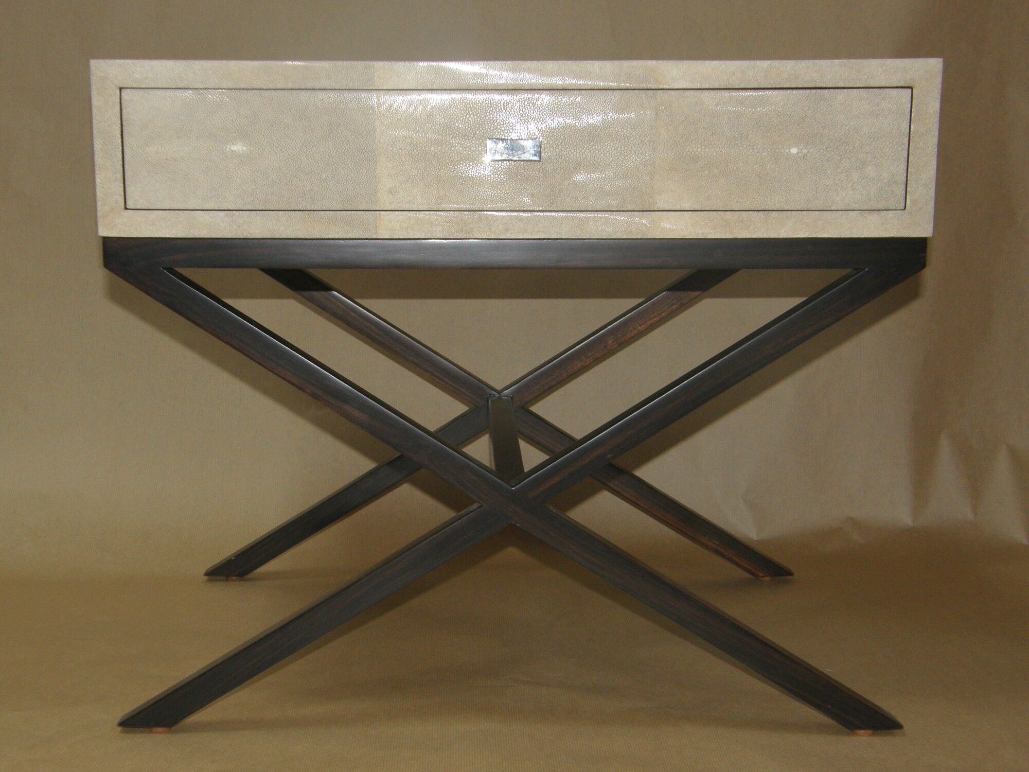 Table de chevet en galuchat