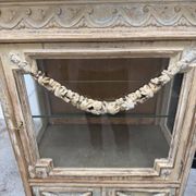 Louis XVI display cabinet from the early 20th century.