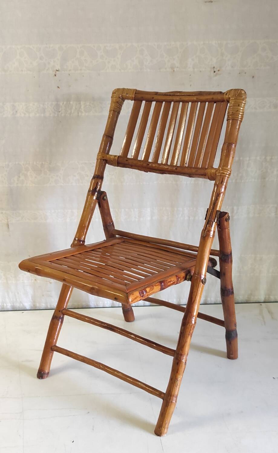 Folding bamboo chair for children