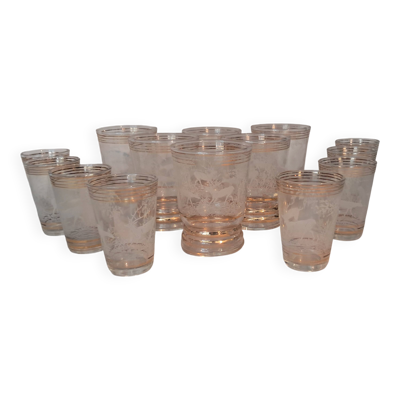 Service de 14 verres dorés et gravés à décor de cerfs dans les bois 1950
