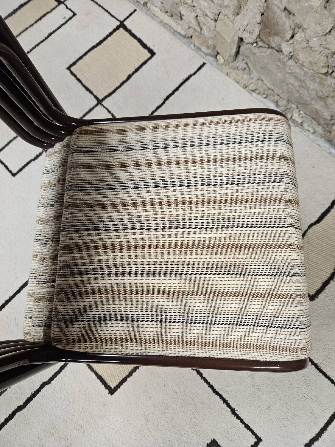 Set of 4 vintage stackable chairs 1980