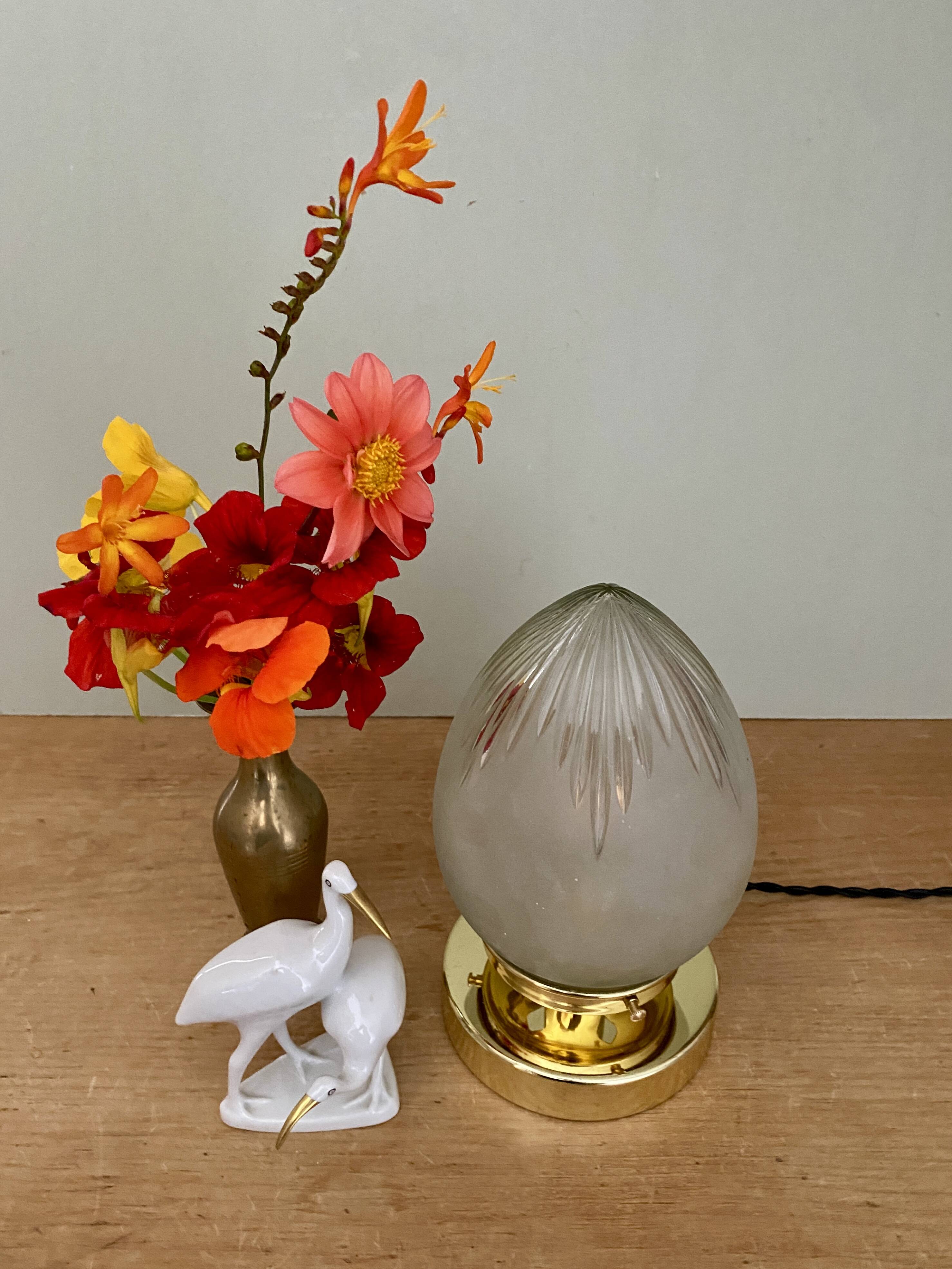 Vintage art deco globe table lamp in frosted glass