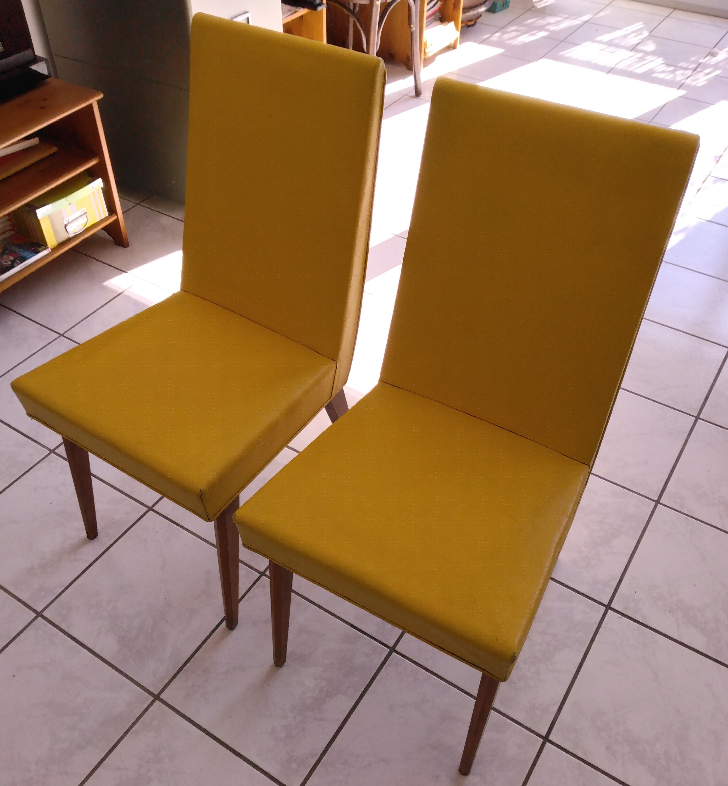 Pair of yellow chairs skaï yellow 60s