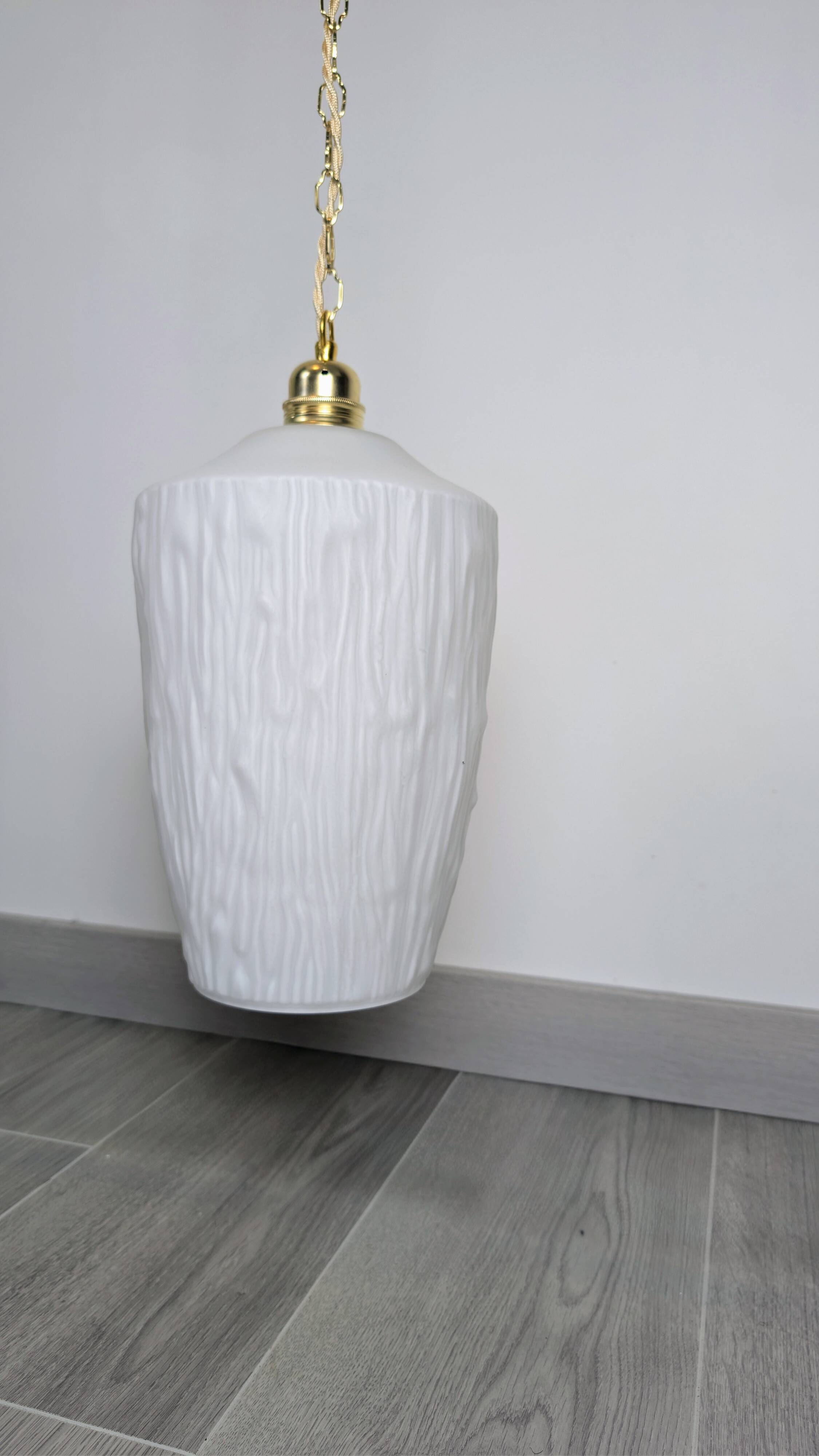 Pair of opaline pendants from the 1960s, luminous simplicity, 140 cm.