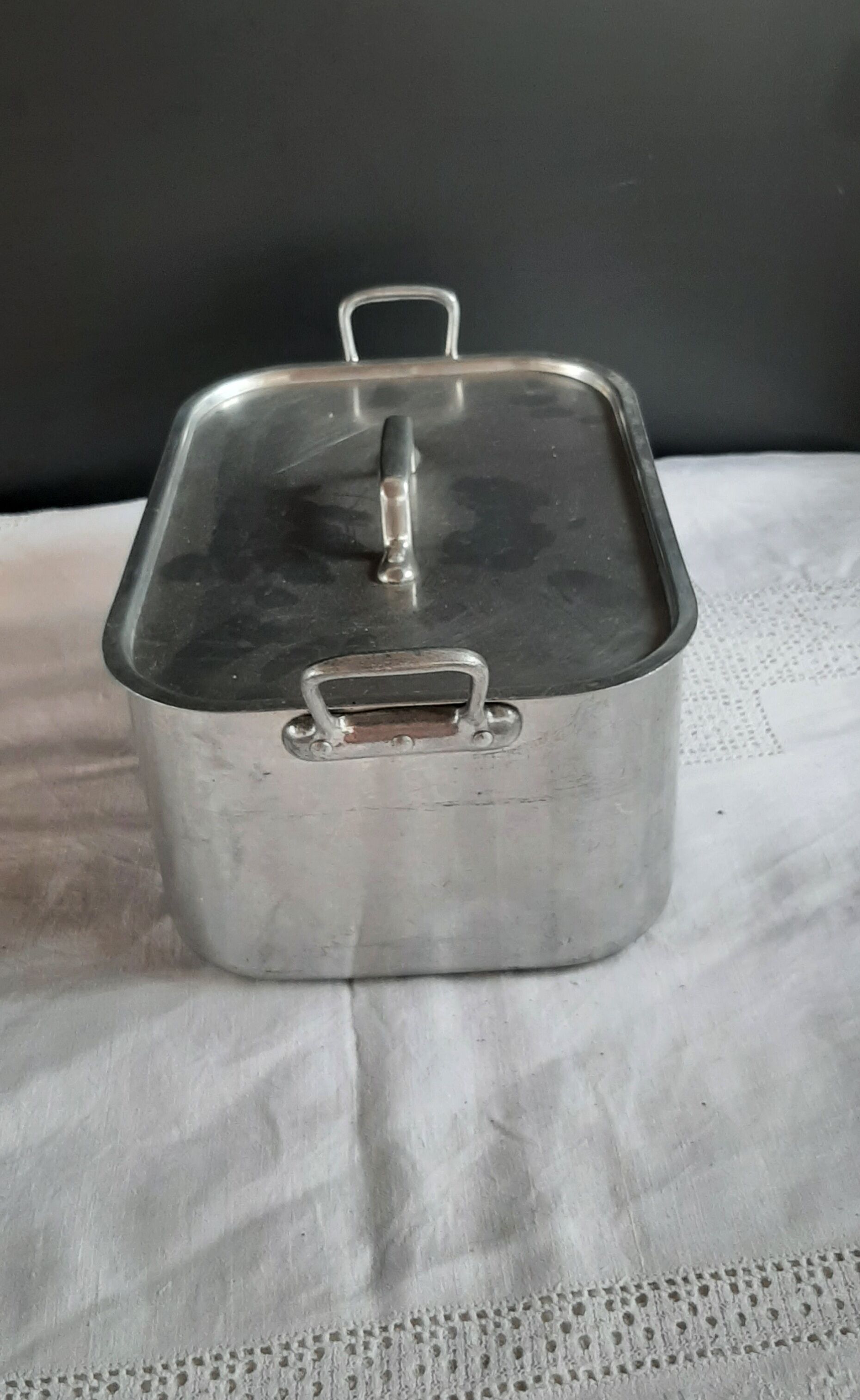 Aluminium fishmonger