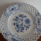 Ancienne assiette ajourée faience  Meissen décor oignons bleus XIX ème