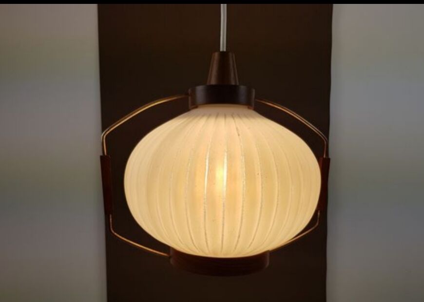 Vintage hanging in opaline and wood 60s