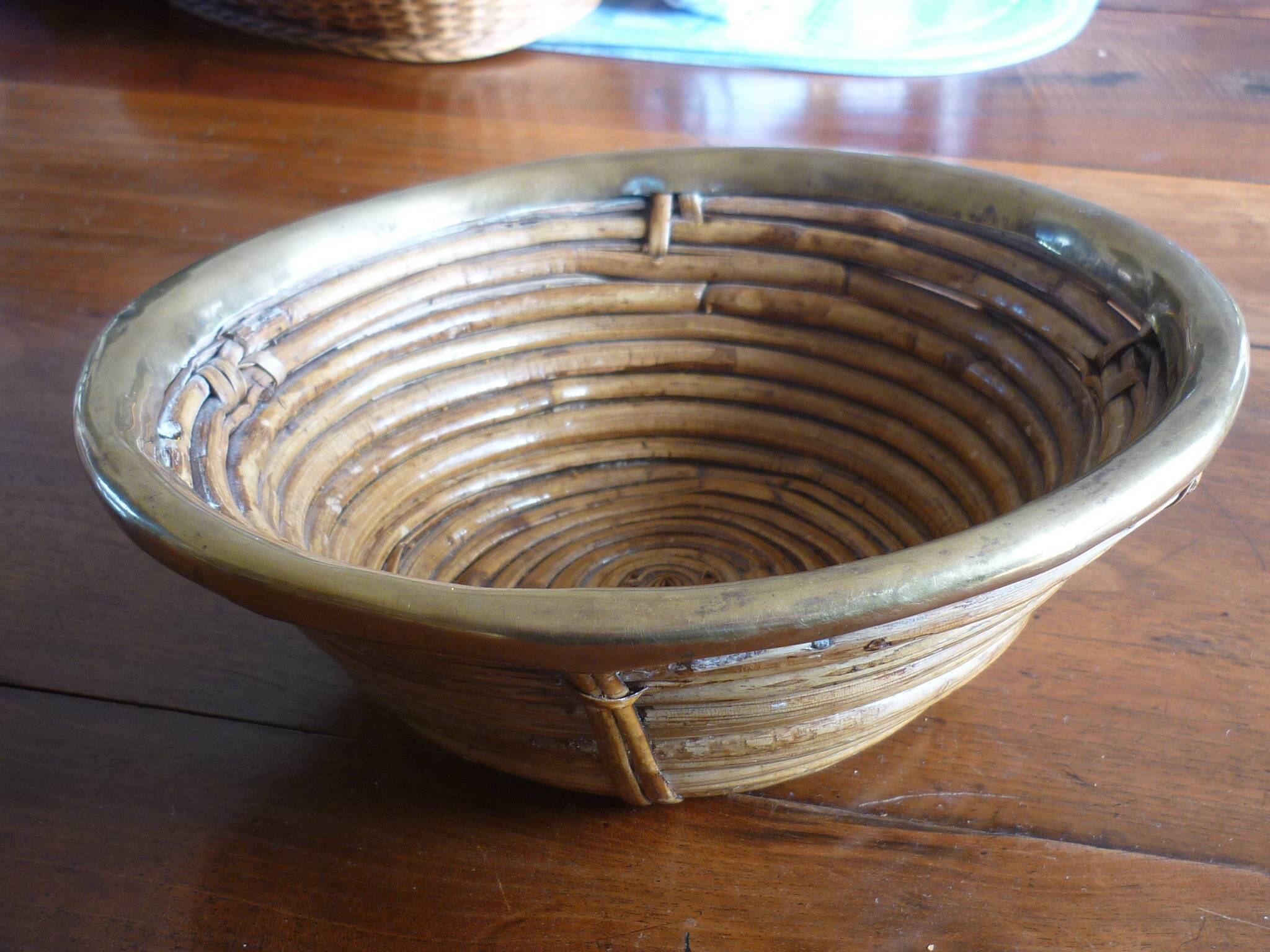 Bauhaus DLG rattan and brass bowl by Italian Gabriella Crespi