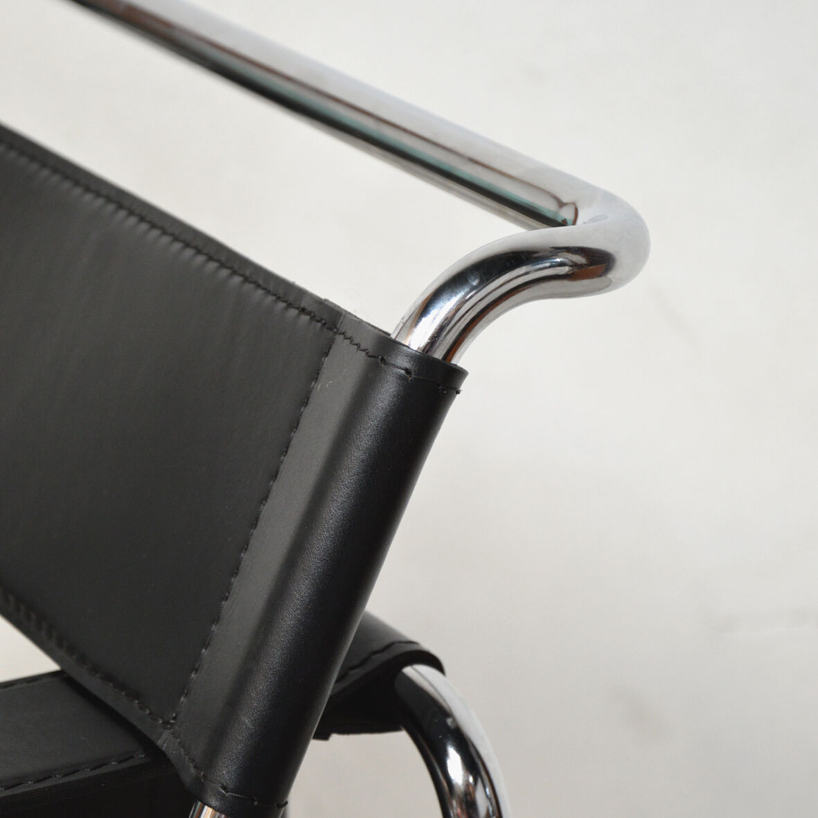 Paire de fauteuils Wassily noir, Italie 1980