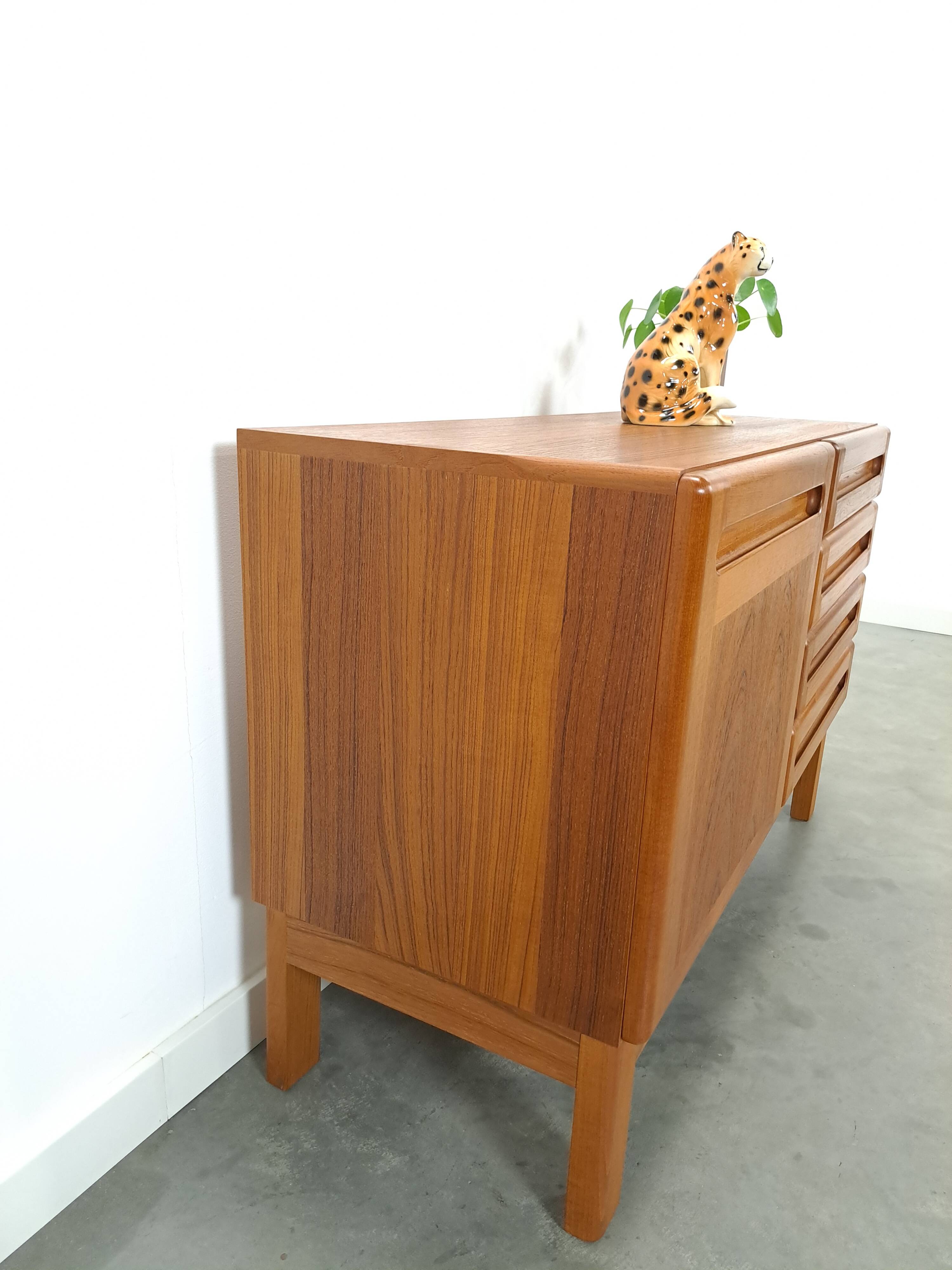 Deens design teak dressoir Dyrlund