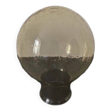 Gros globe en verre soufflé ambré