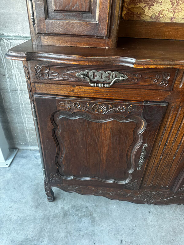 Buffet deux corps ancien en chêne sculpté – Style Louis XV – Vaisselie