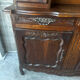 Buffet deux corps ancien en chêne sculpté – Style Louis XV – Vaisselie