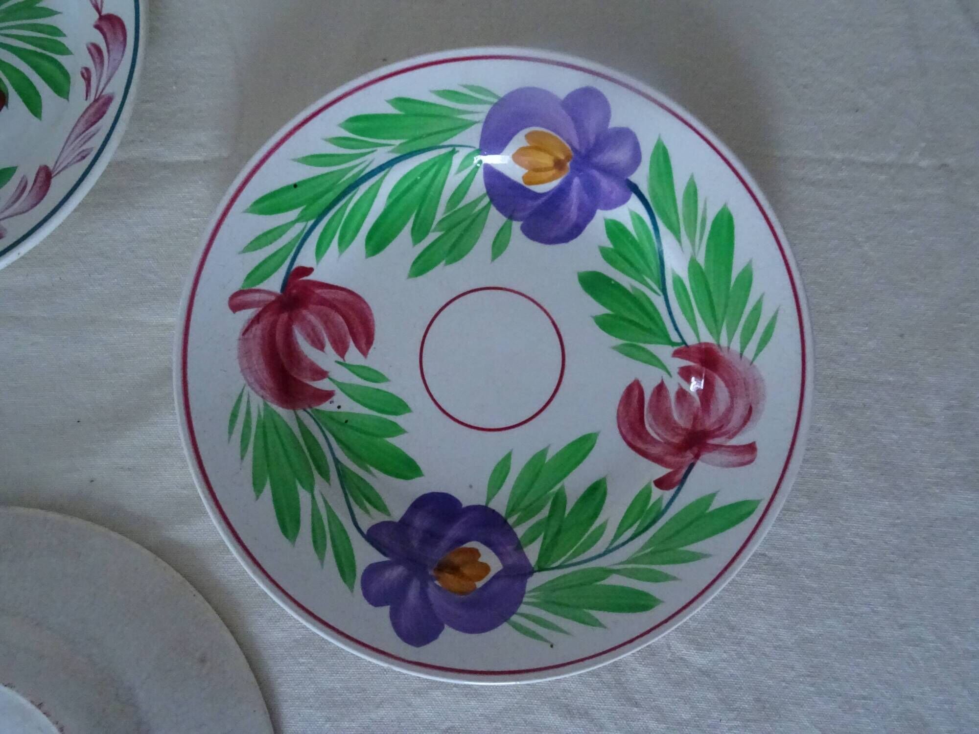 3 assiettes  plates sarreguemines, fleurs faience ancienne rouge et vert