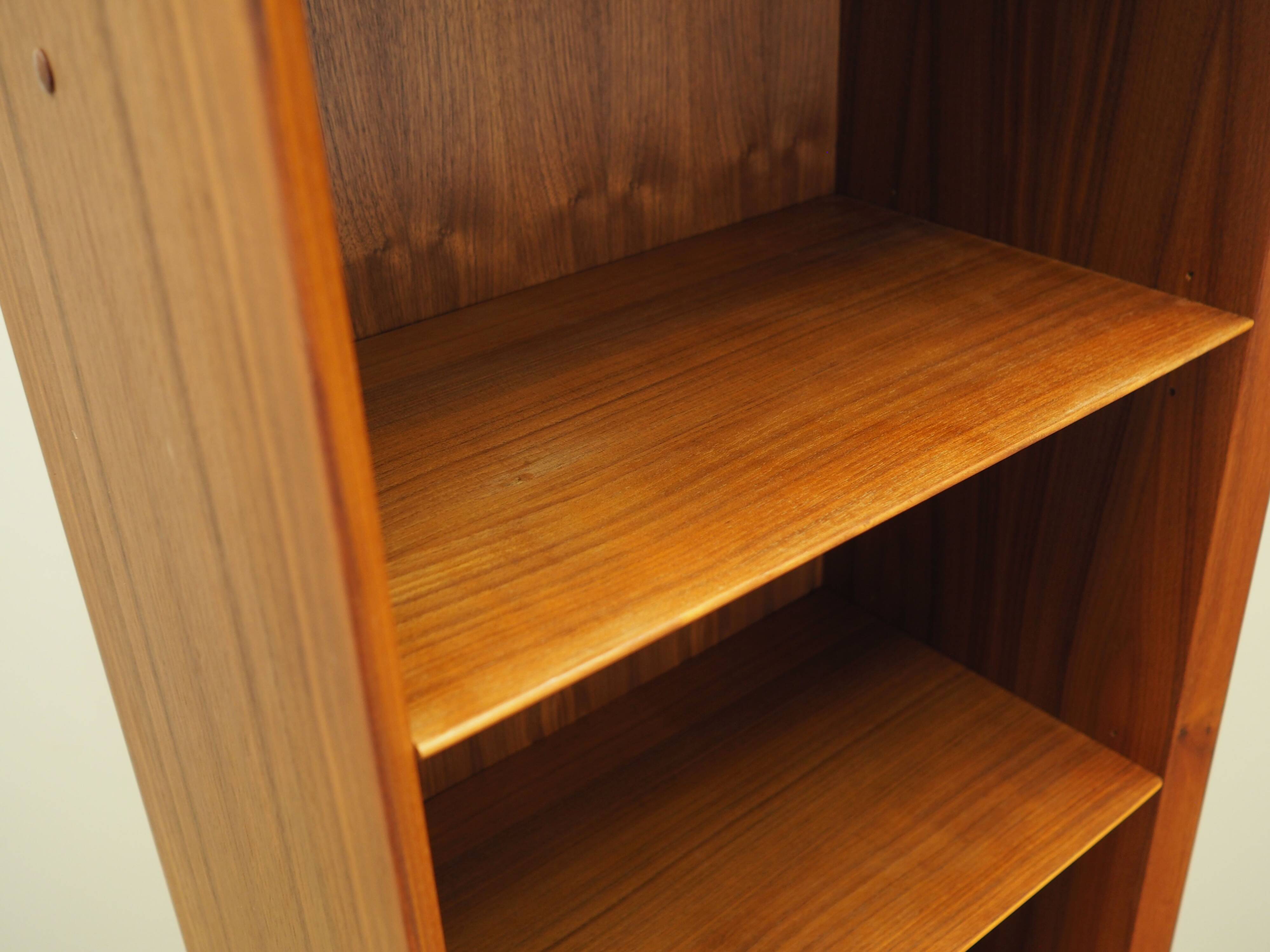 Danish teak bookcase by Hundevad, 1970s