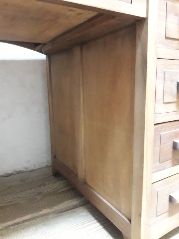 Minister's desk in walnut with drawers