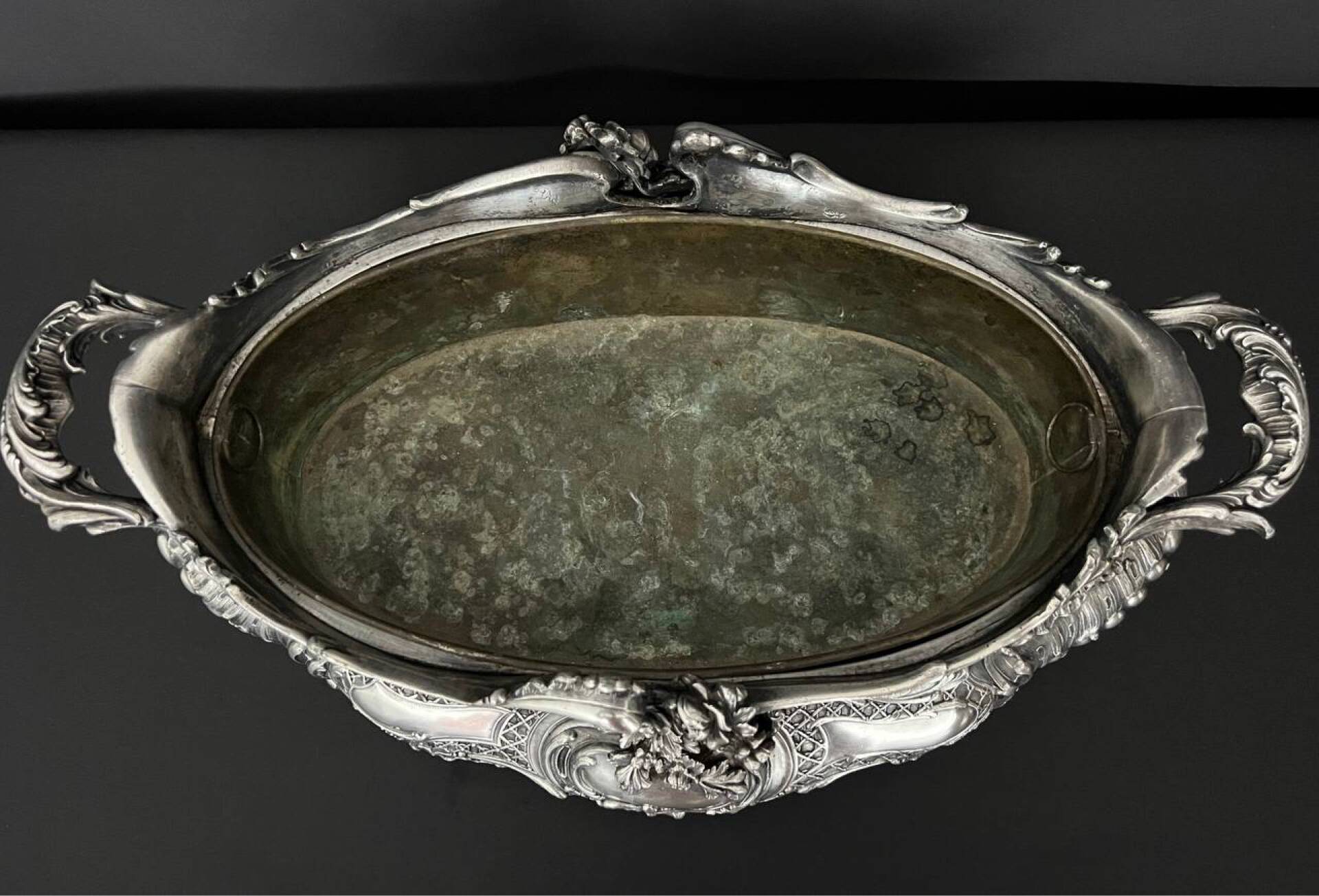 Large table planter in silvered bronze, Louis XV style.