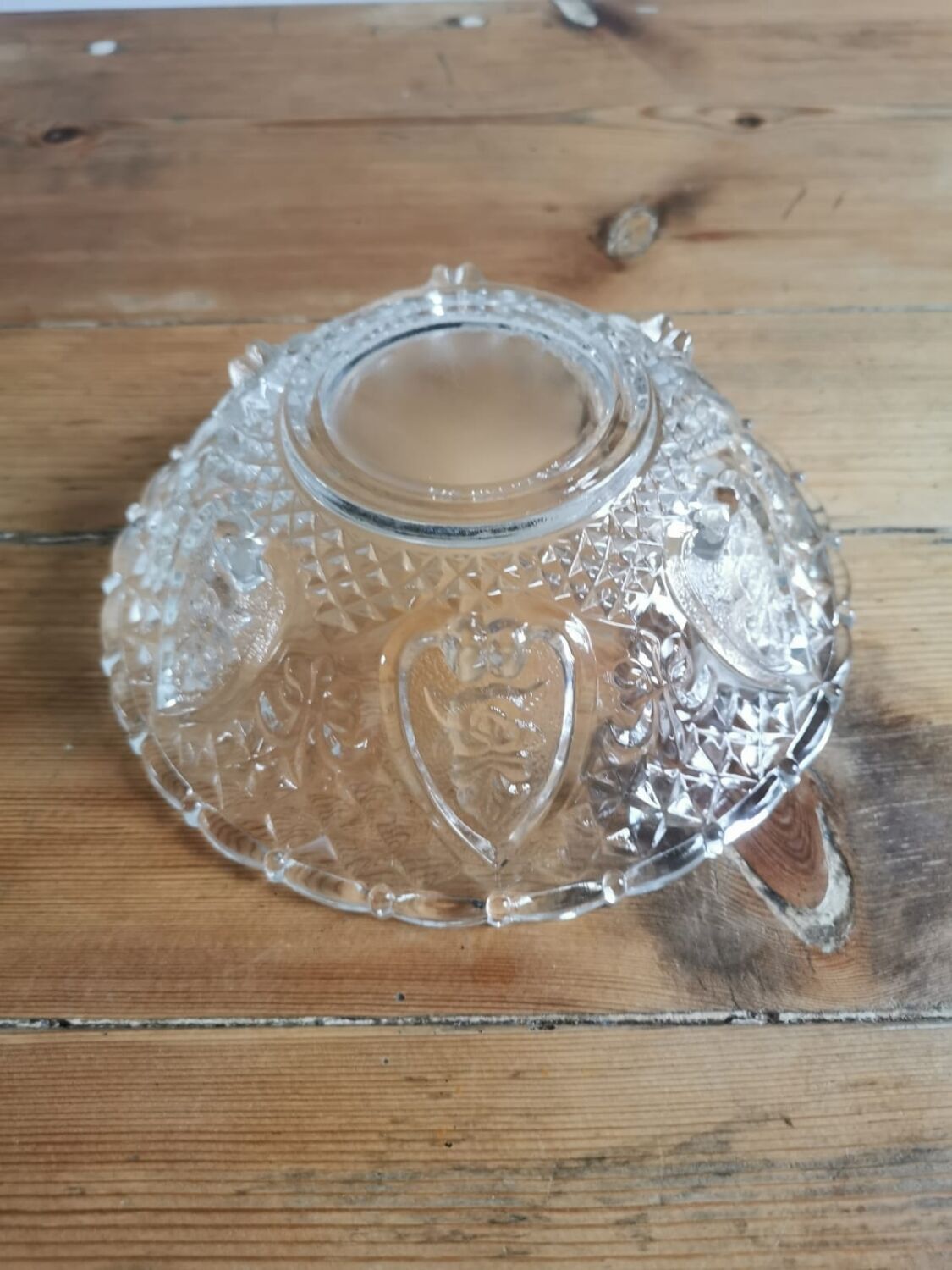 Chiseled glass candy box