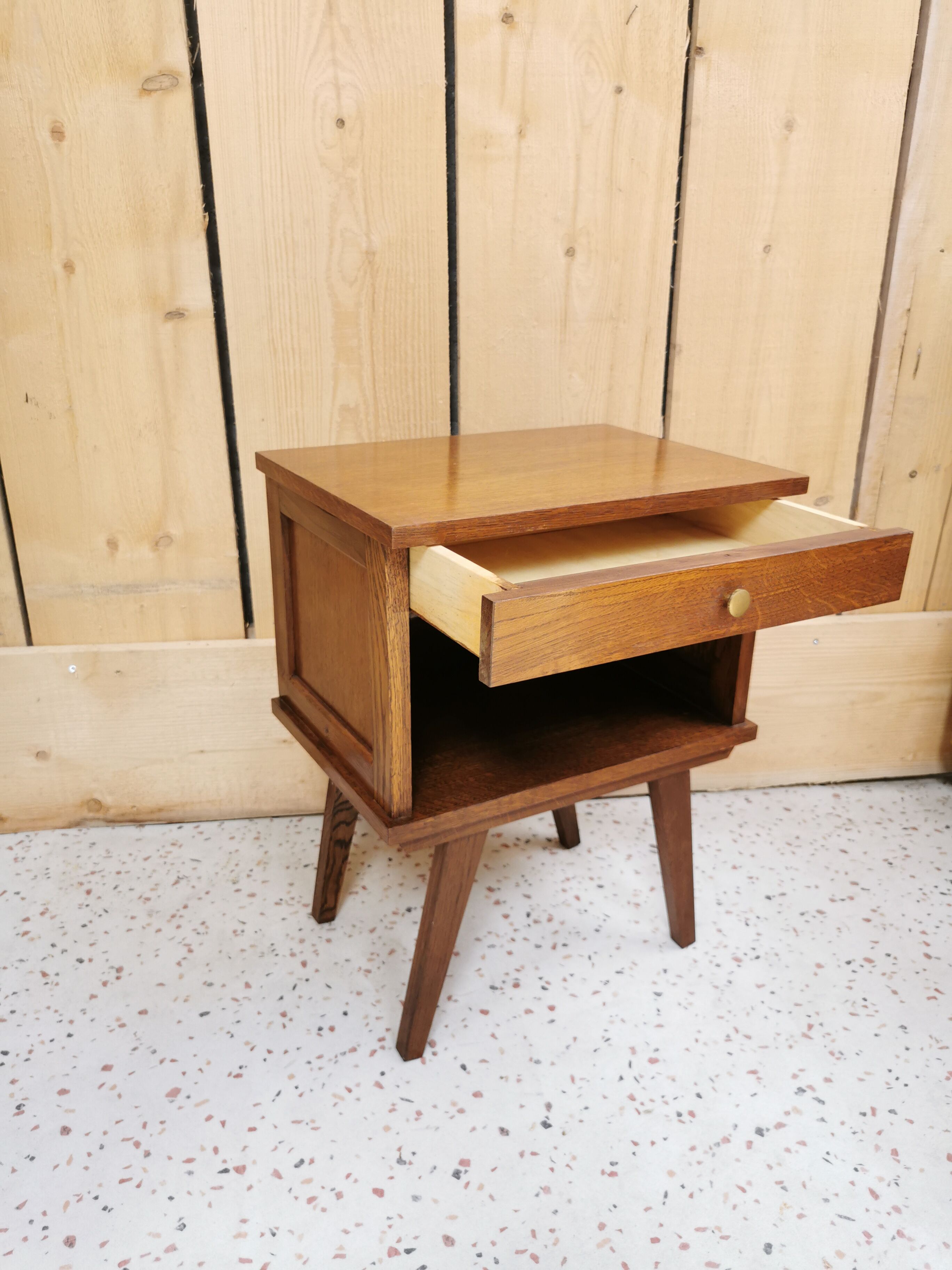 Bedside compass feet