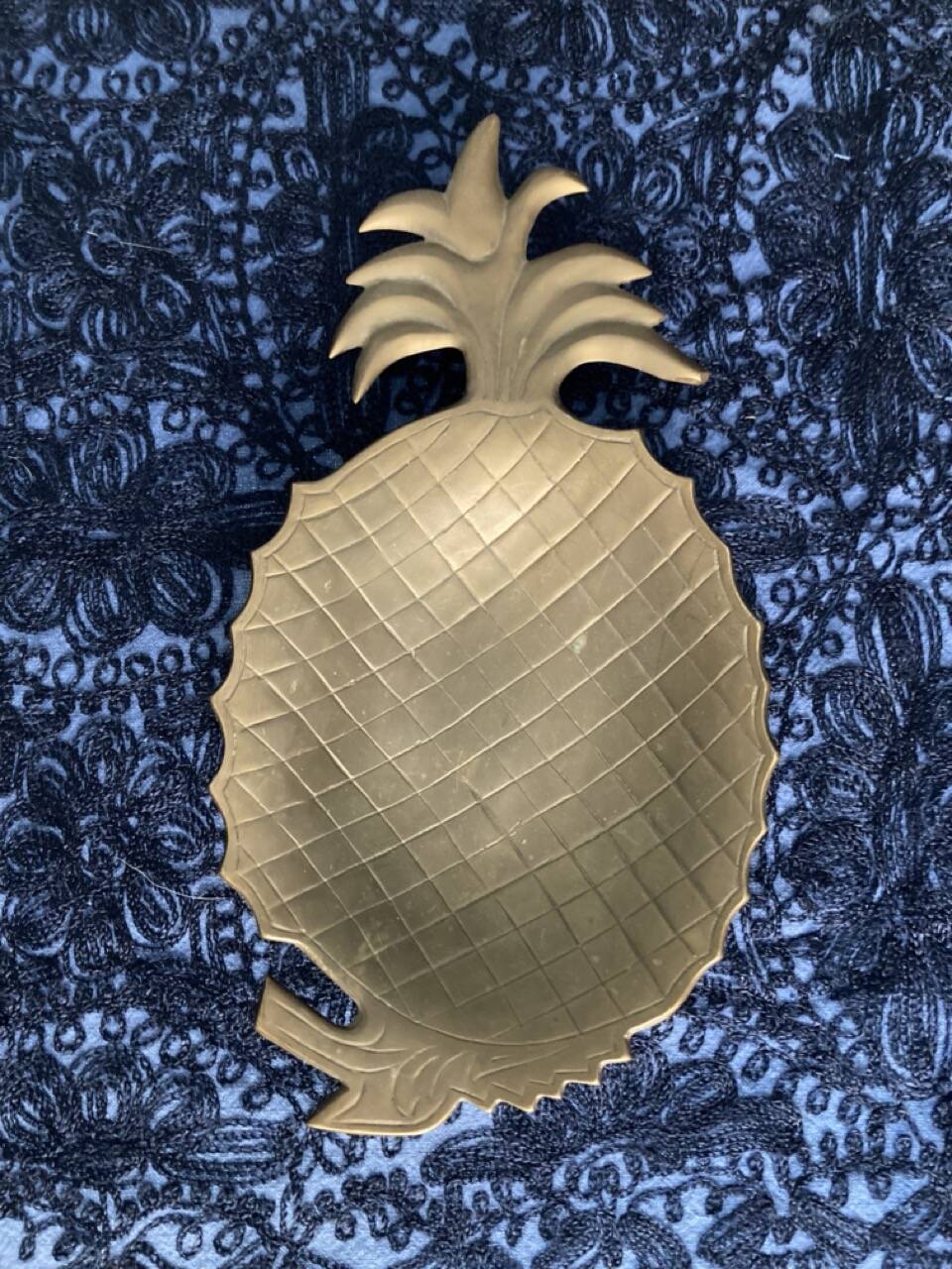 Bronze pineapple pocket emptier