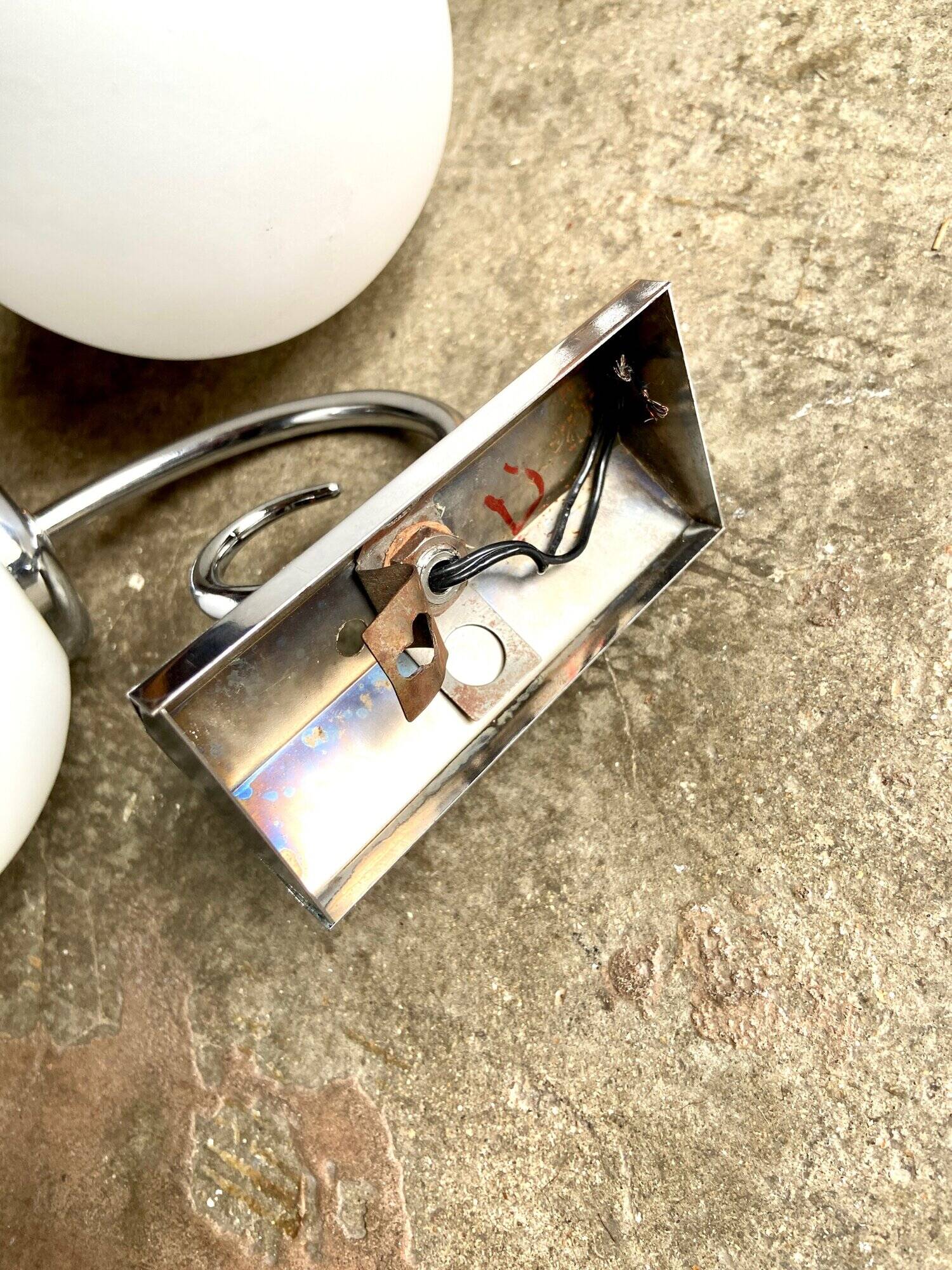 2 wall lamps in chromed metal and white opaline