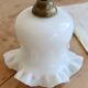 Applique murale vintage tulipe opaline blanche et laiton ciselé