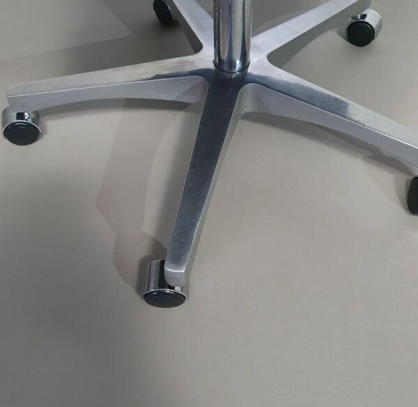 Chaise de bureau avec accoudoirs / pivotante / non réglable en hauteur