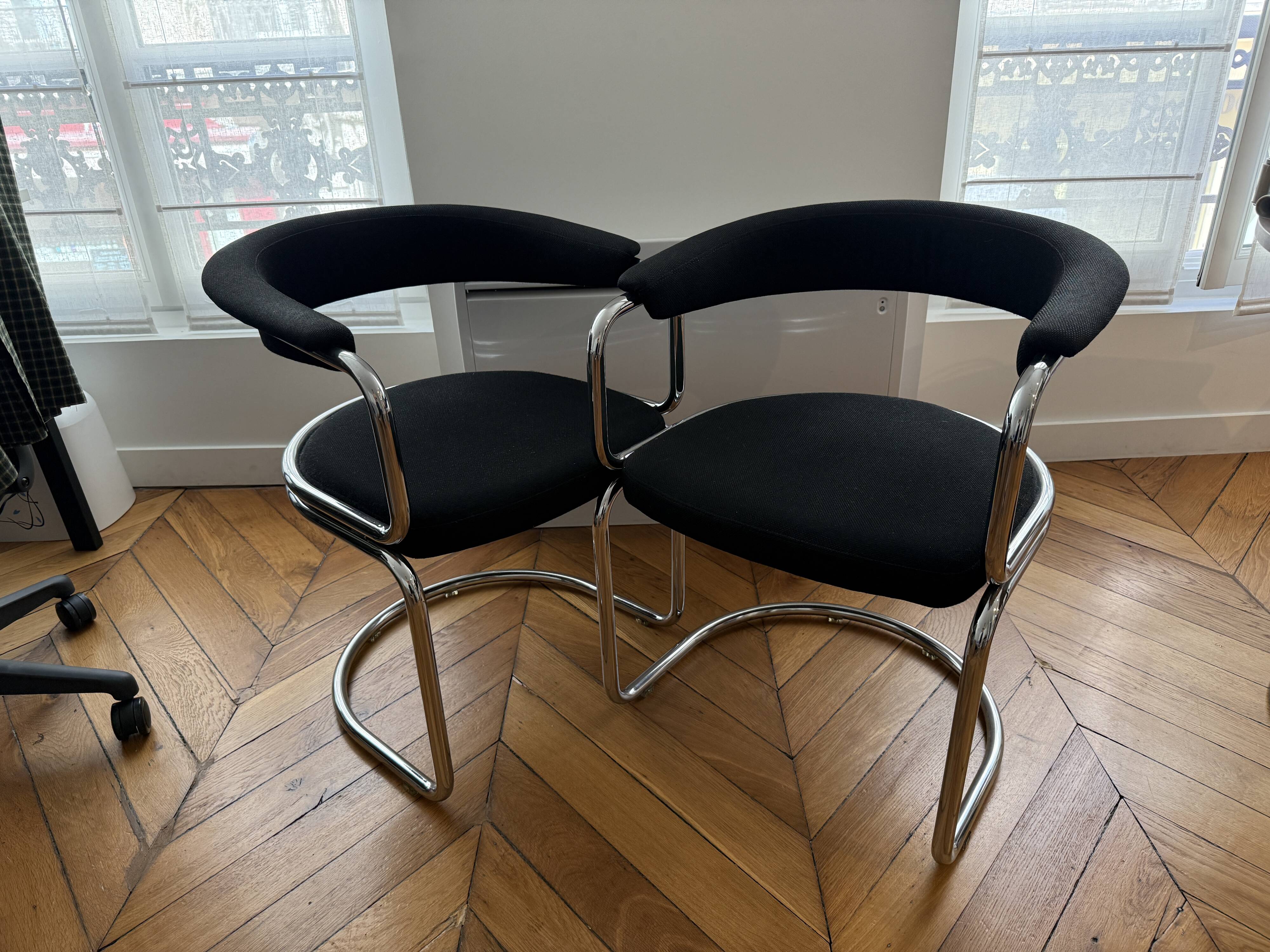Chaises cantilever en acier tubulaire vintage des années 50