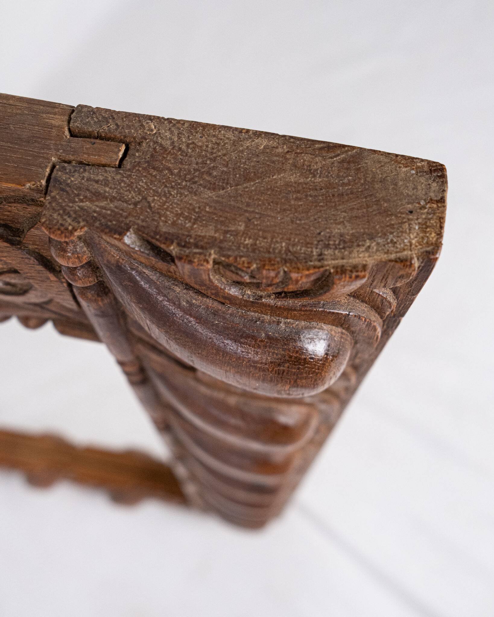 Miroir en bois sculpté style Seiz Breur, Bretagne, France, début XXe siècle