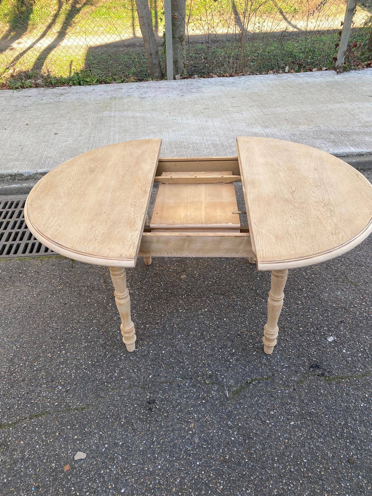 Renovated Louis Philippe round extendable dining table 115cm for 6 people.