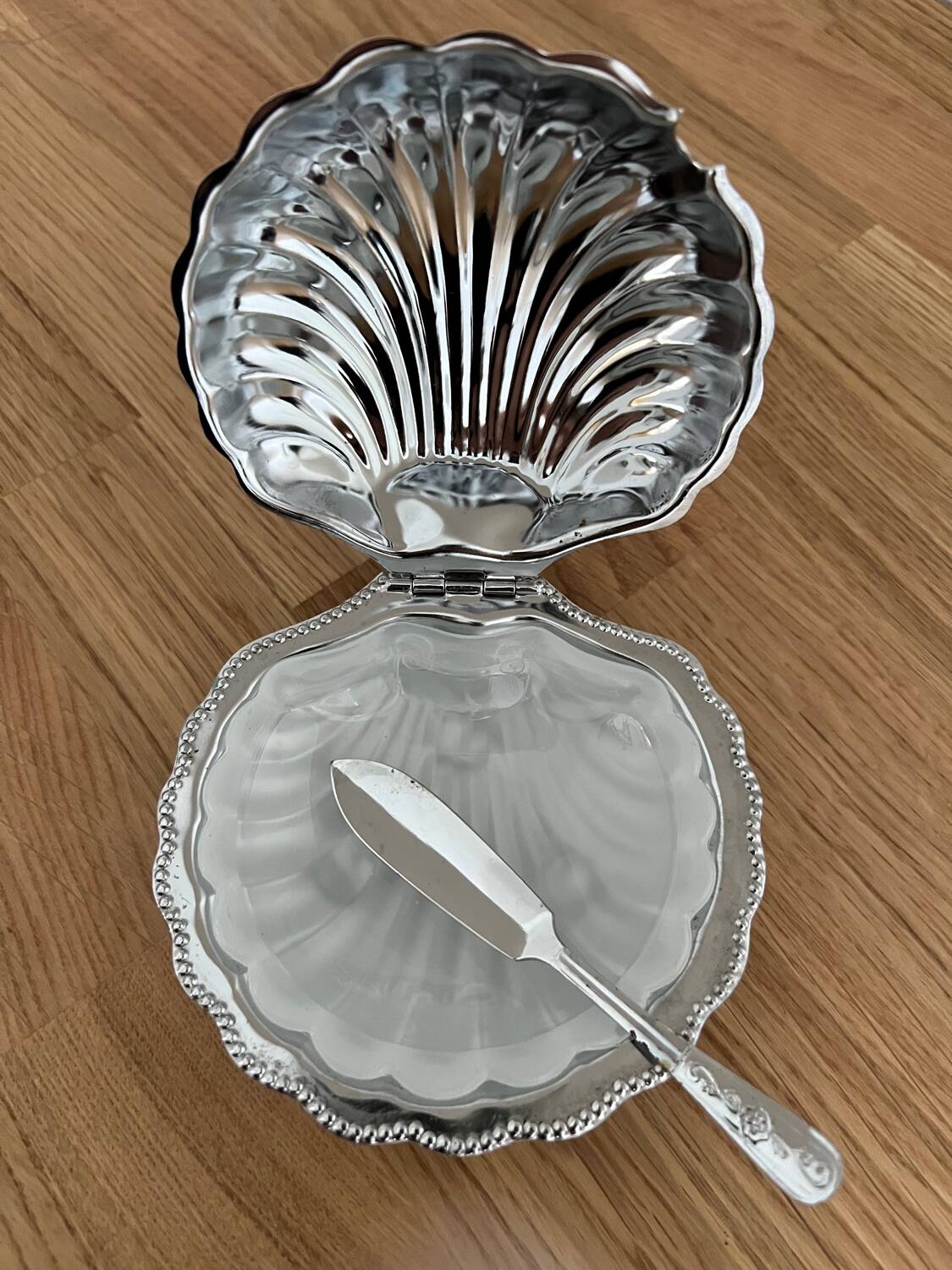 Scallop butter dish